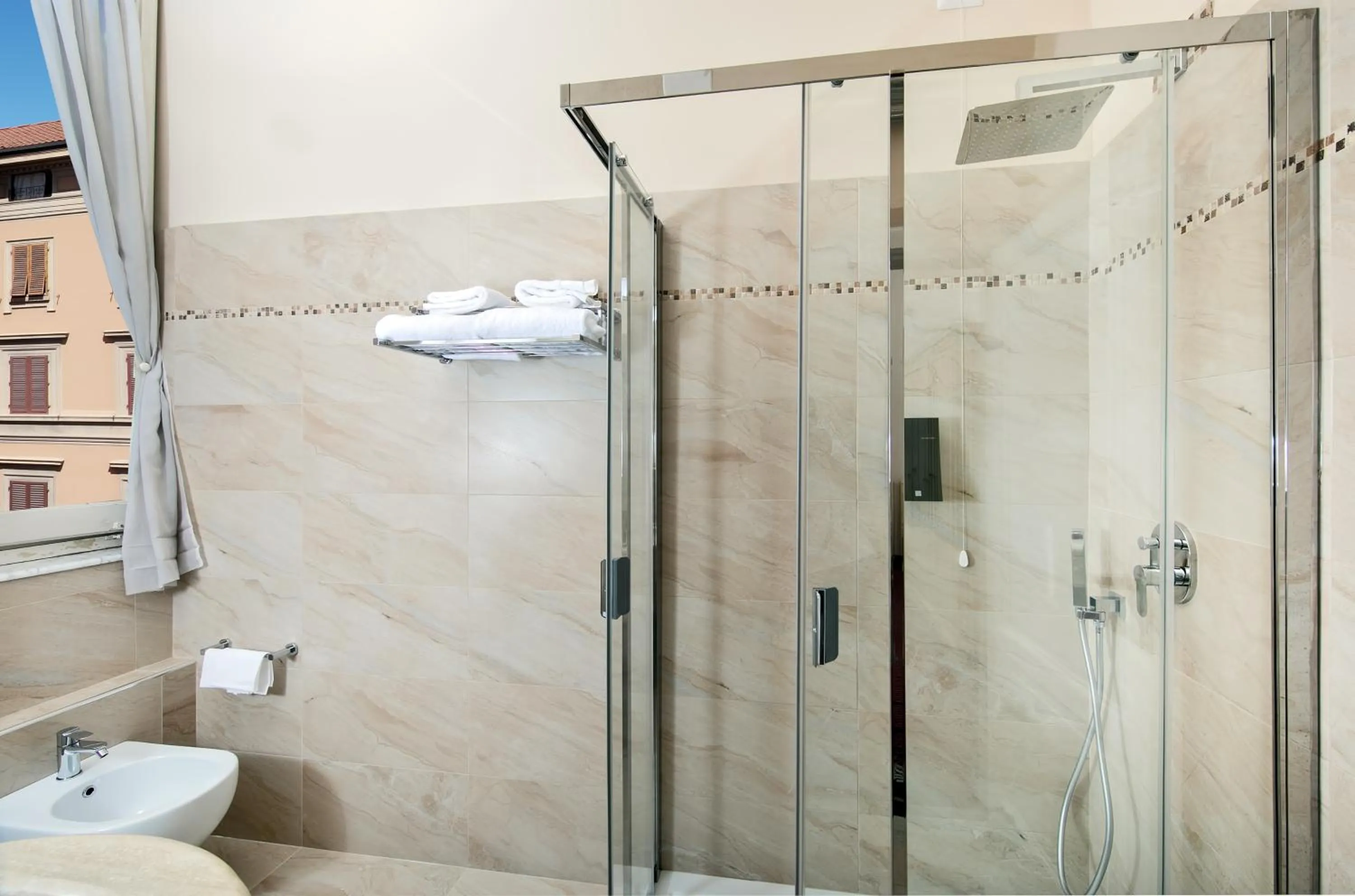 Shower in Hotel Ercolini & Savi