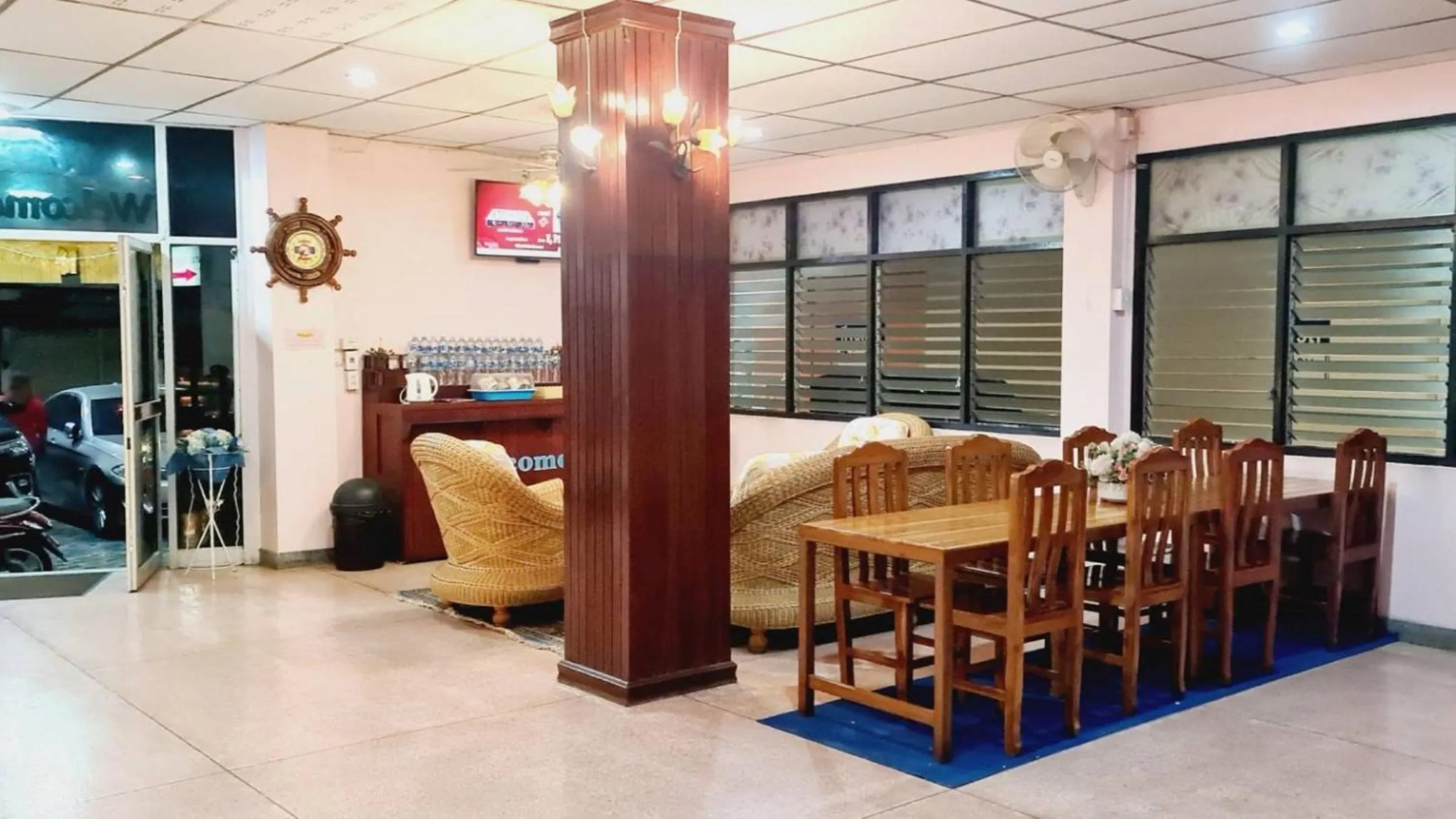 Seating area in Royal Land Mae Klong Hotel
