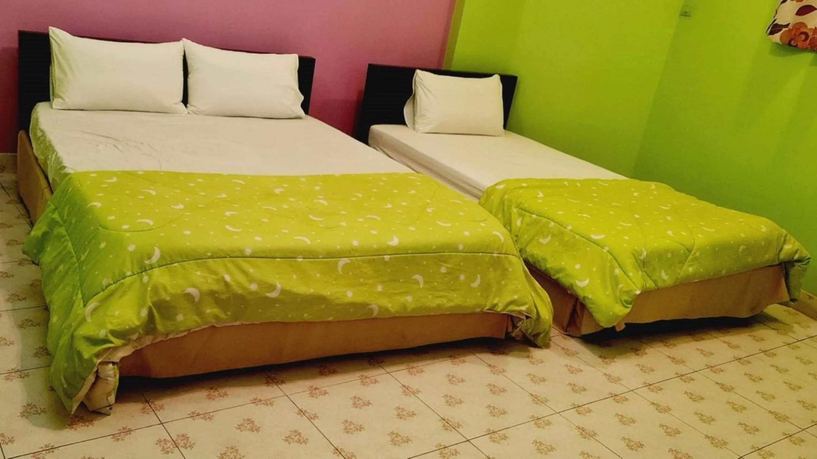 Bed in Royal Land Mae Klong Hotel