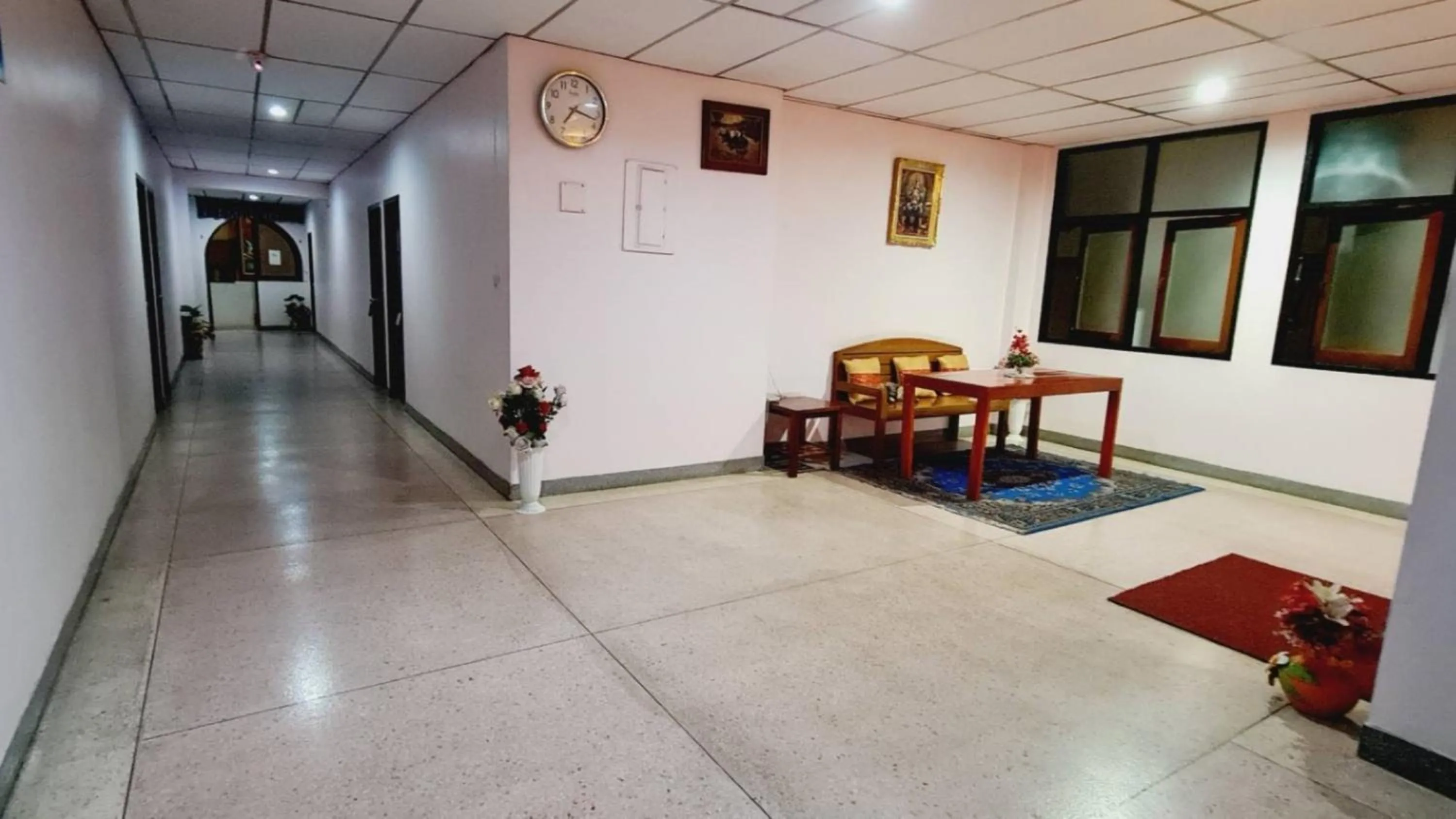 Seating area in Royal Land Mae Klong Hotel