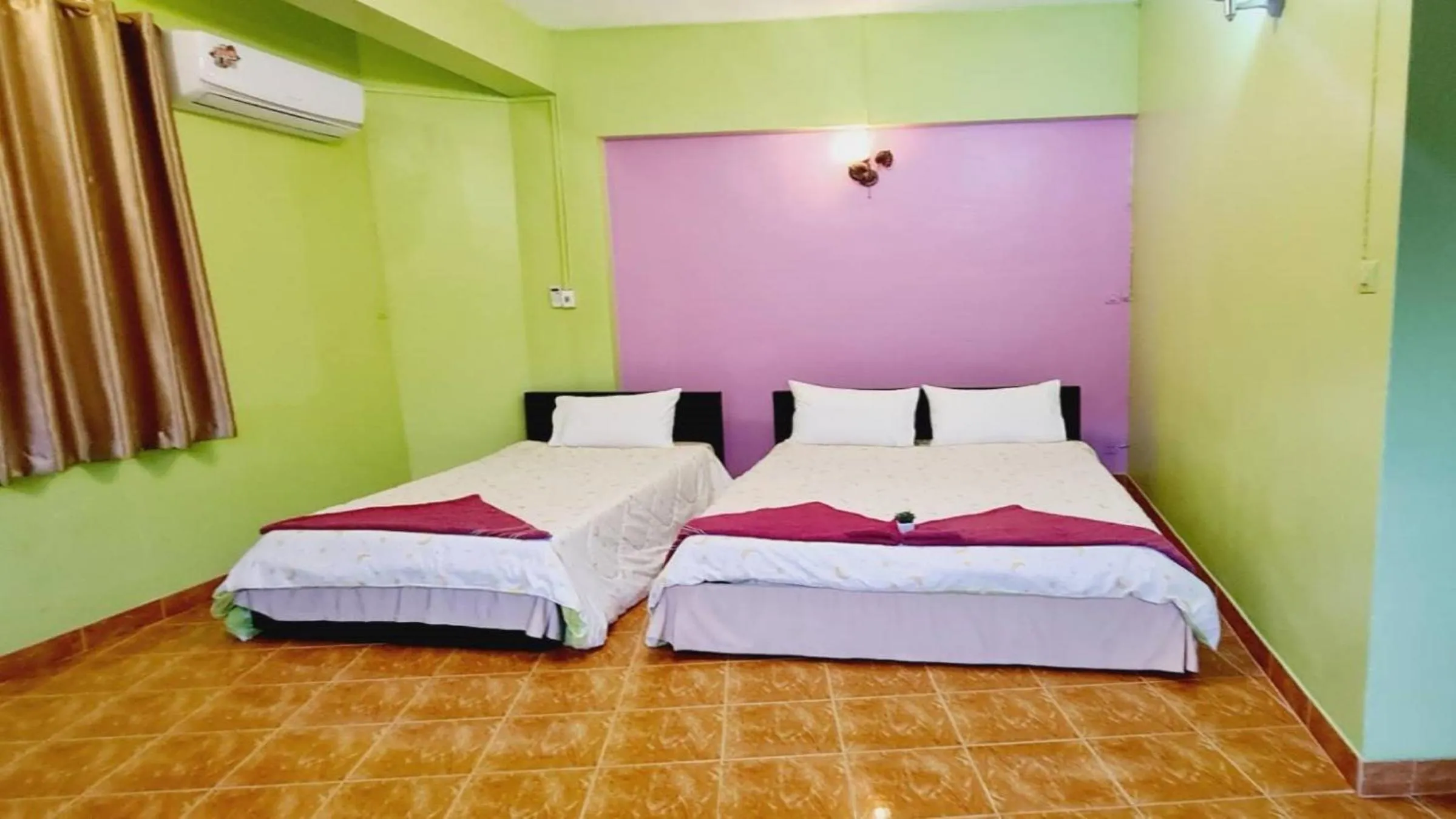 Bed in Royal Land Mae Klong Hotel