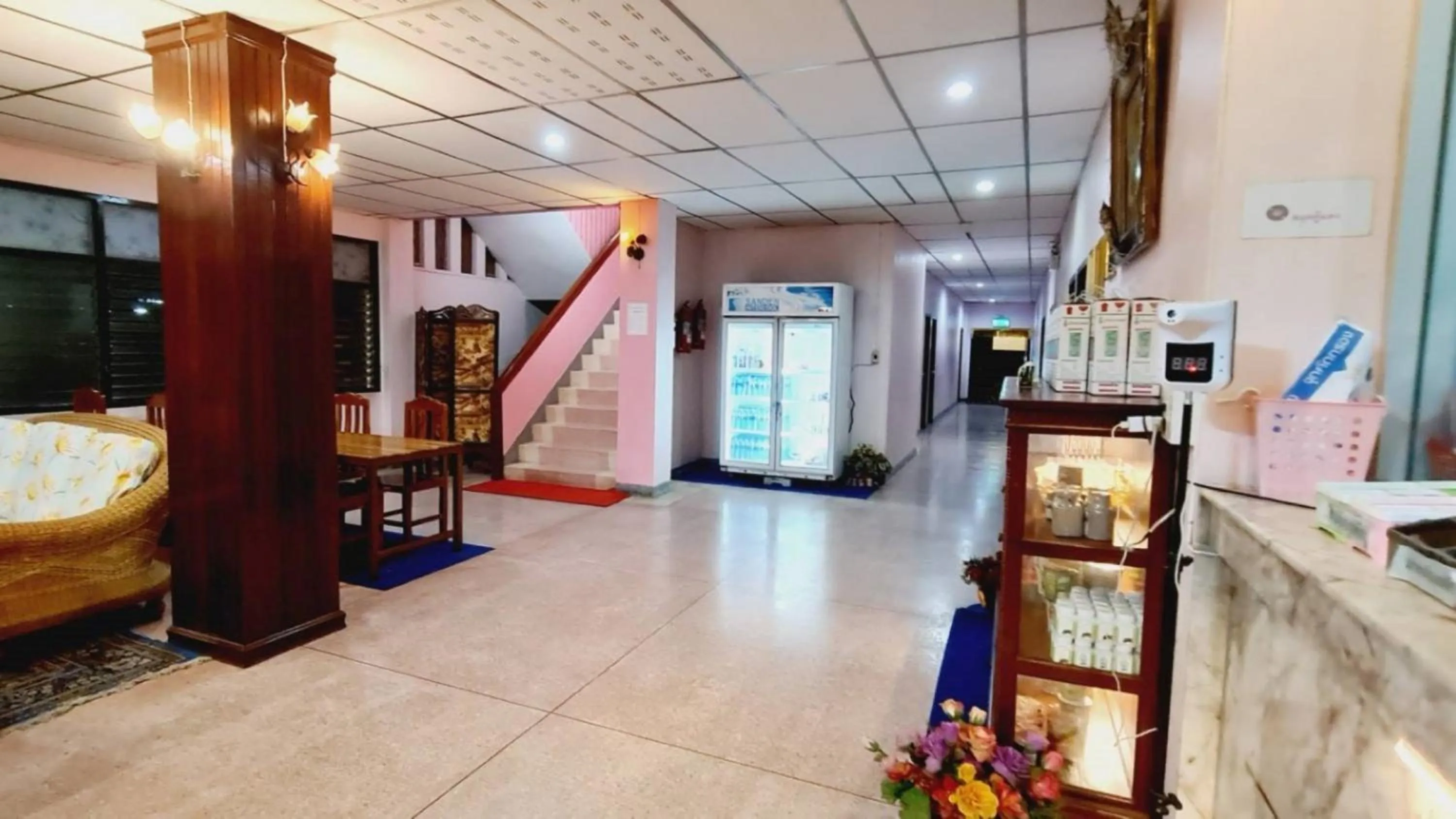 Floor plan, Bed in Royal Land Mae Klong Hotel