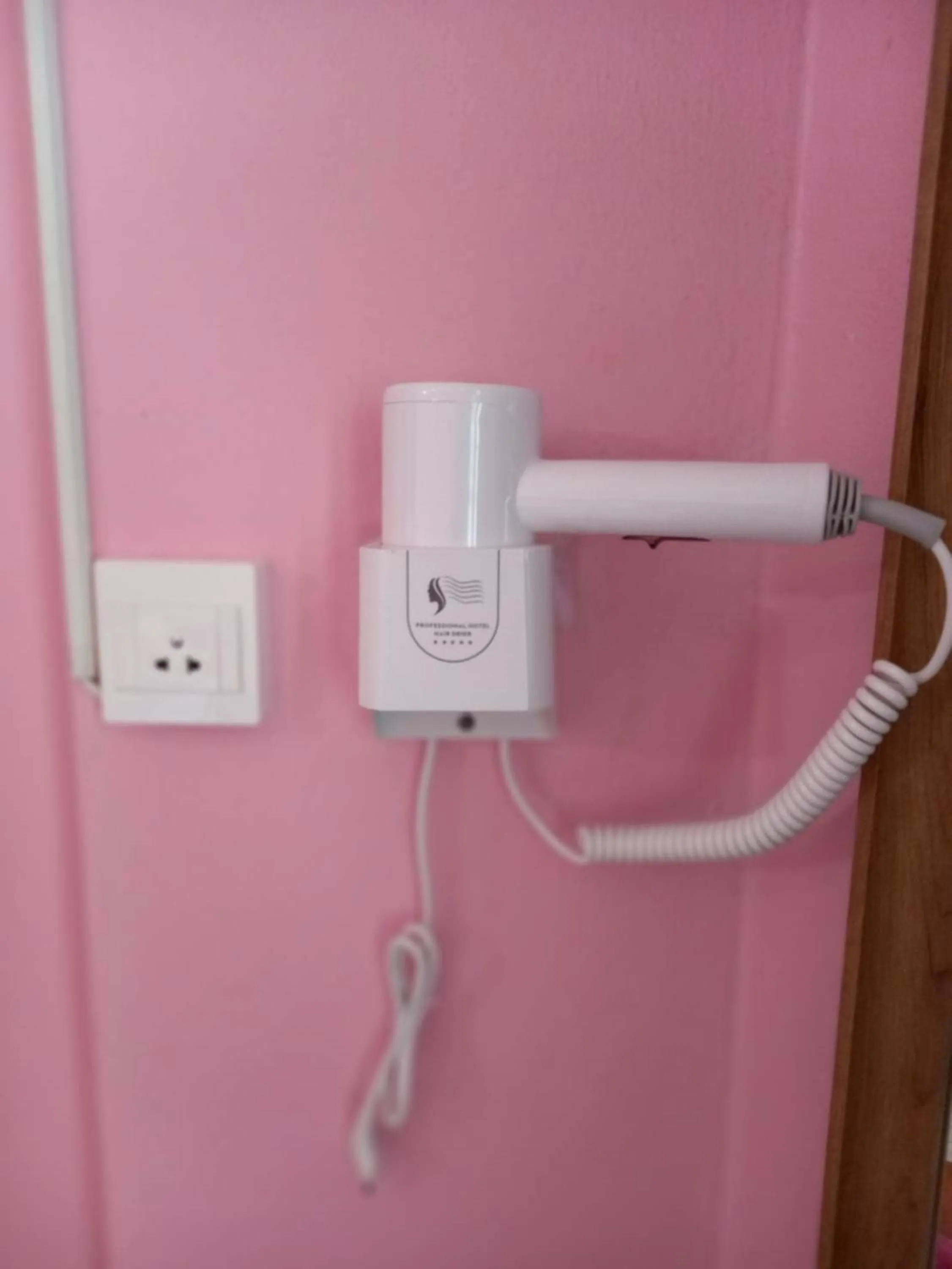 dryer in Royal Land Mae Klong Hotel