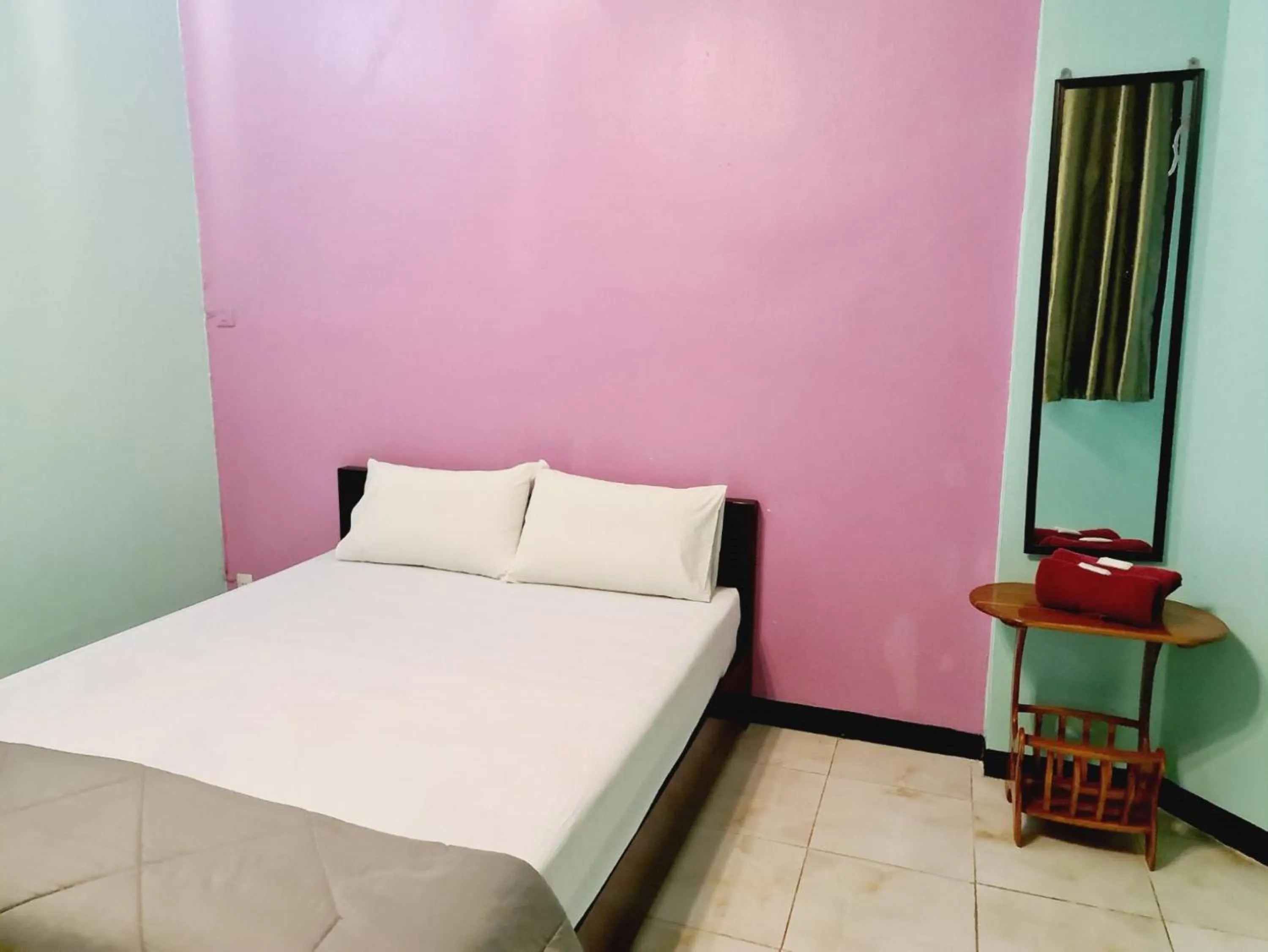 Bed in Royal Land Mae Klong Hotel