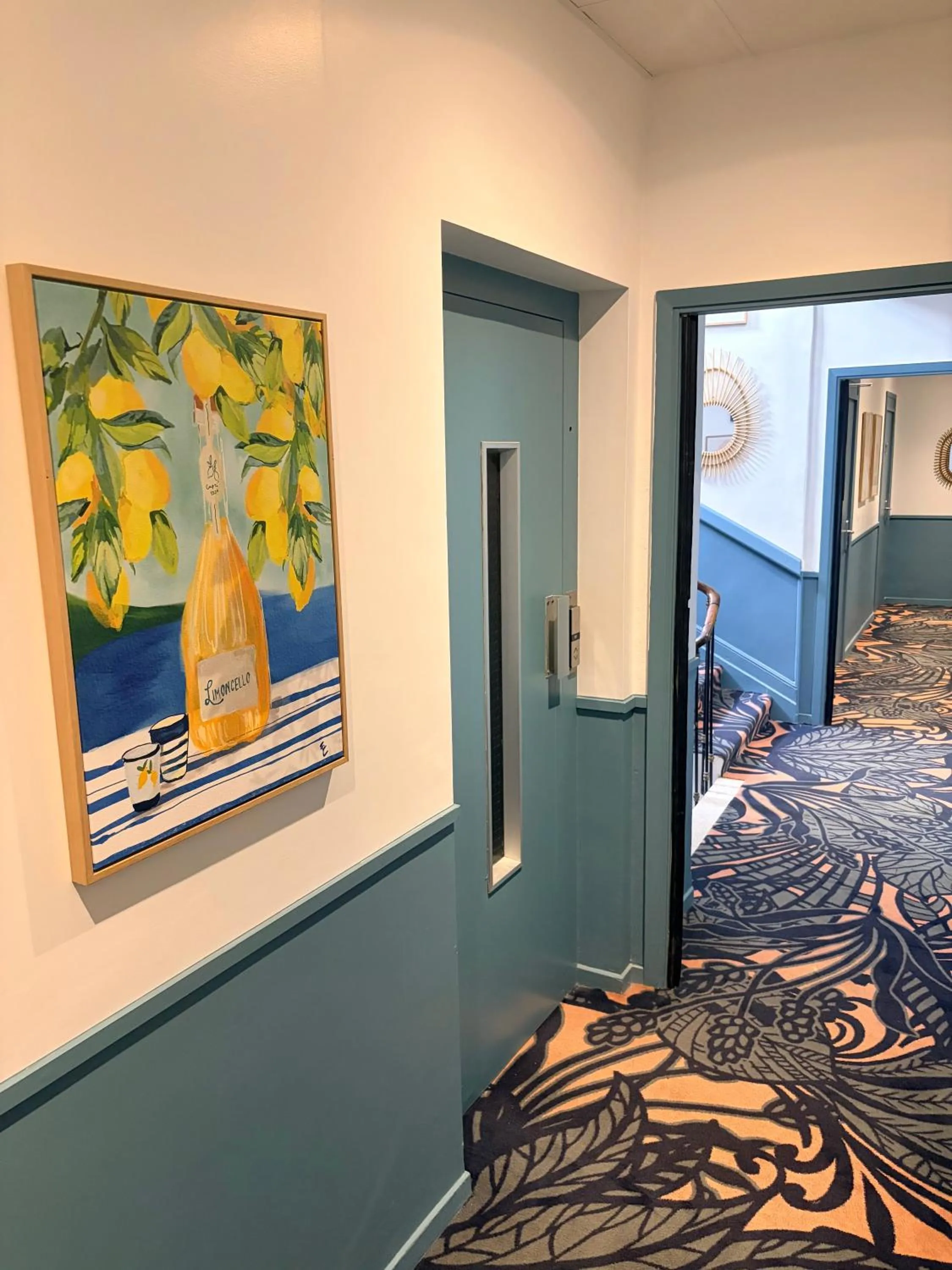 elevator in Hôtel De Londres