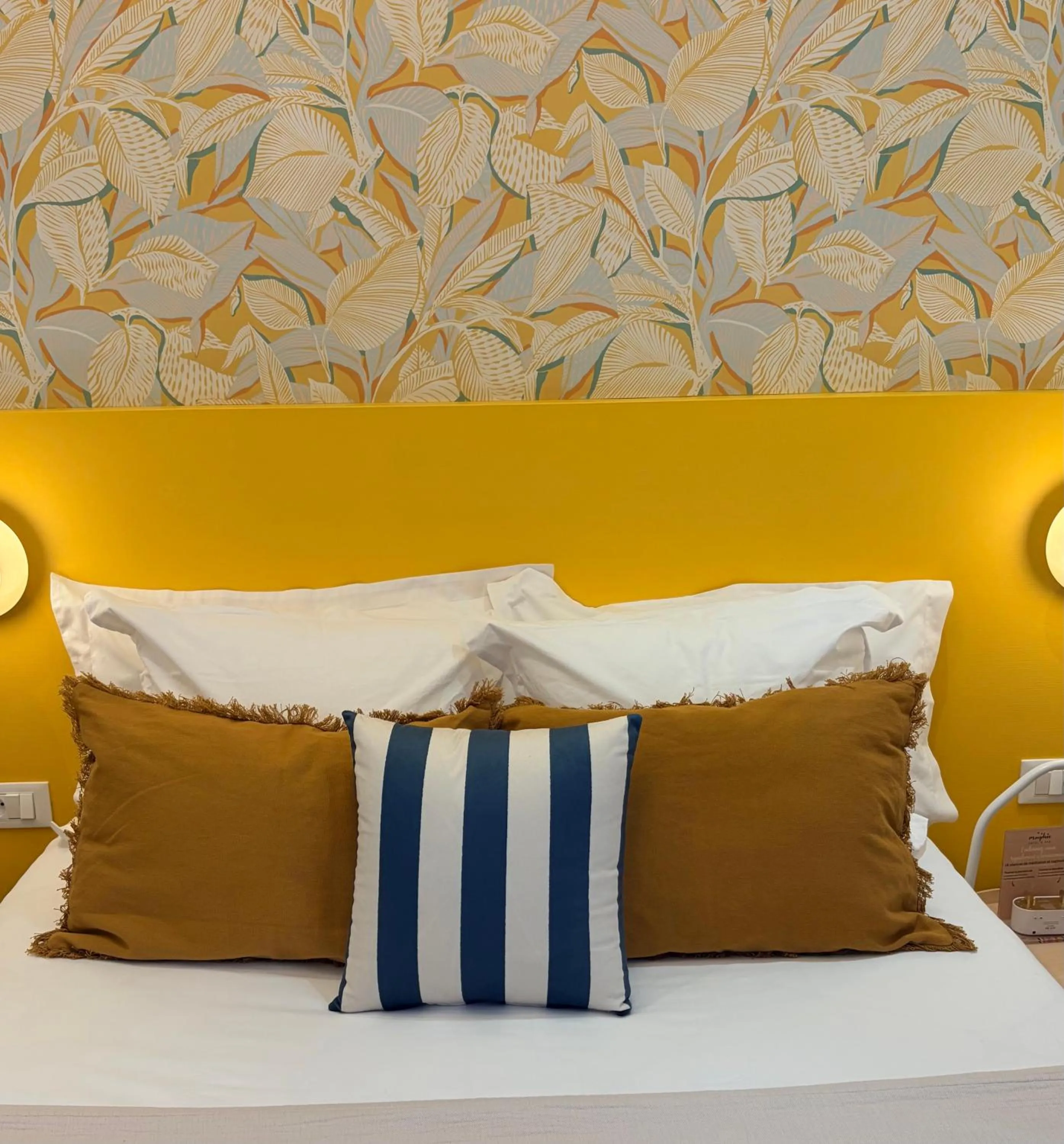 Bedroom, Bed in Hôtel De Londres