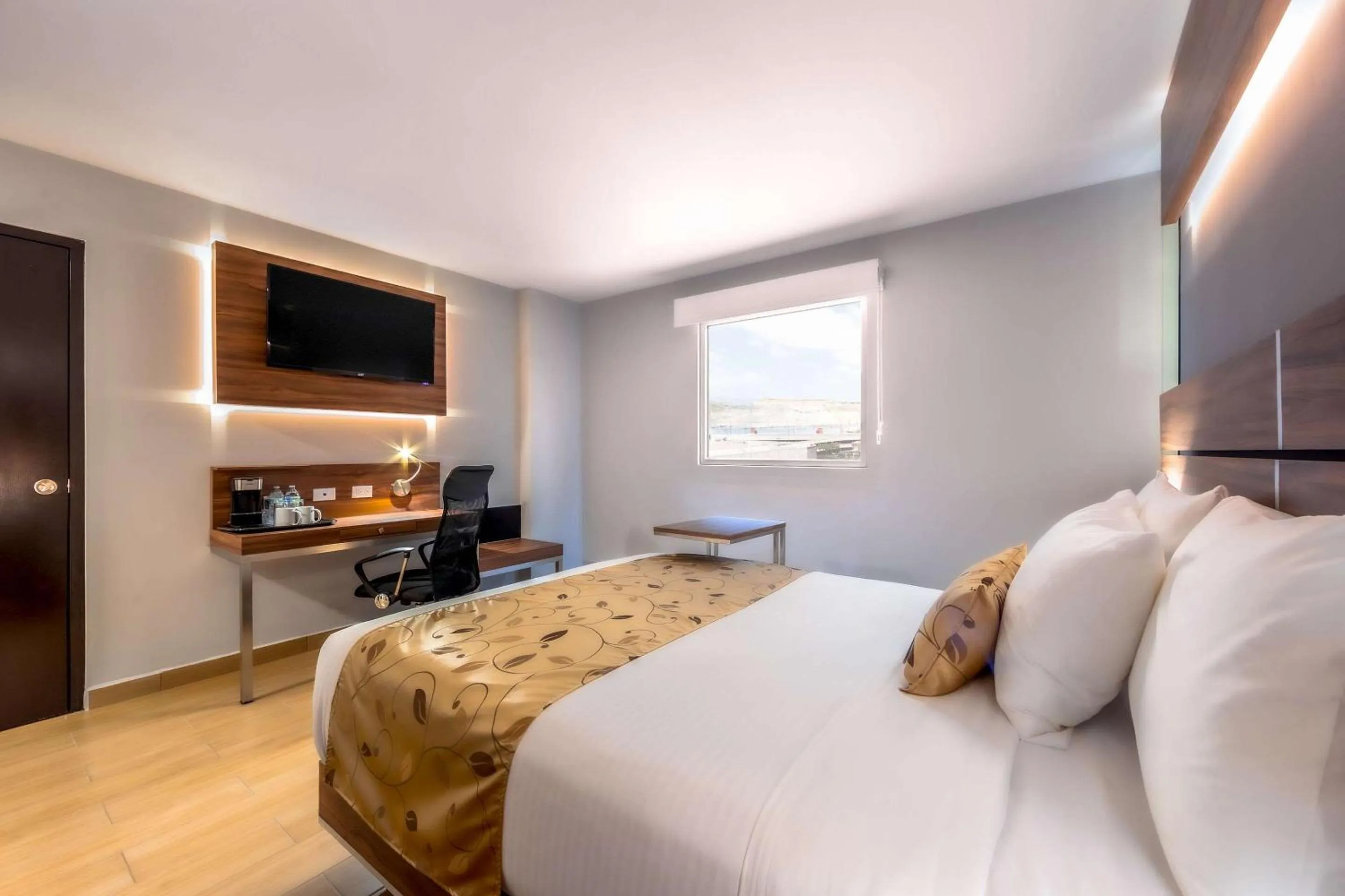 Bedroom, Bed in Sleep Inn Tijuana