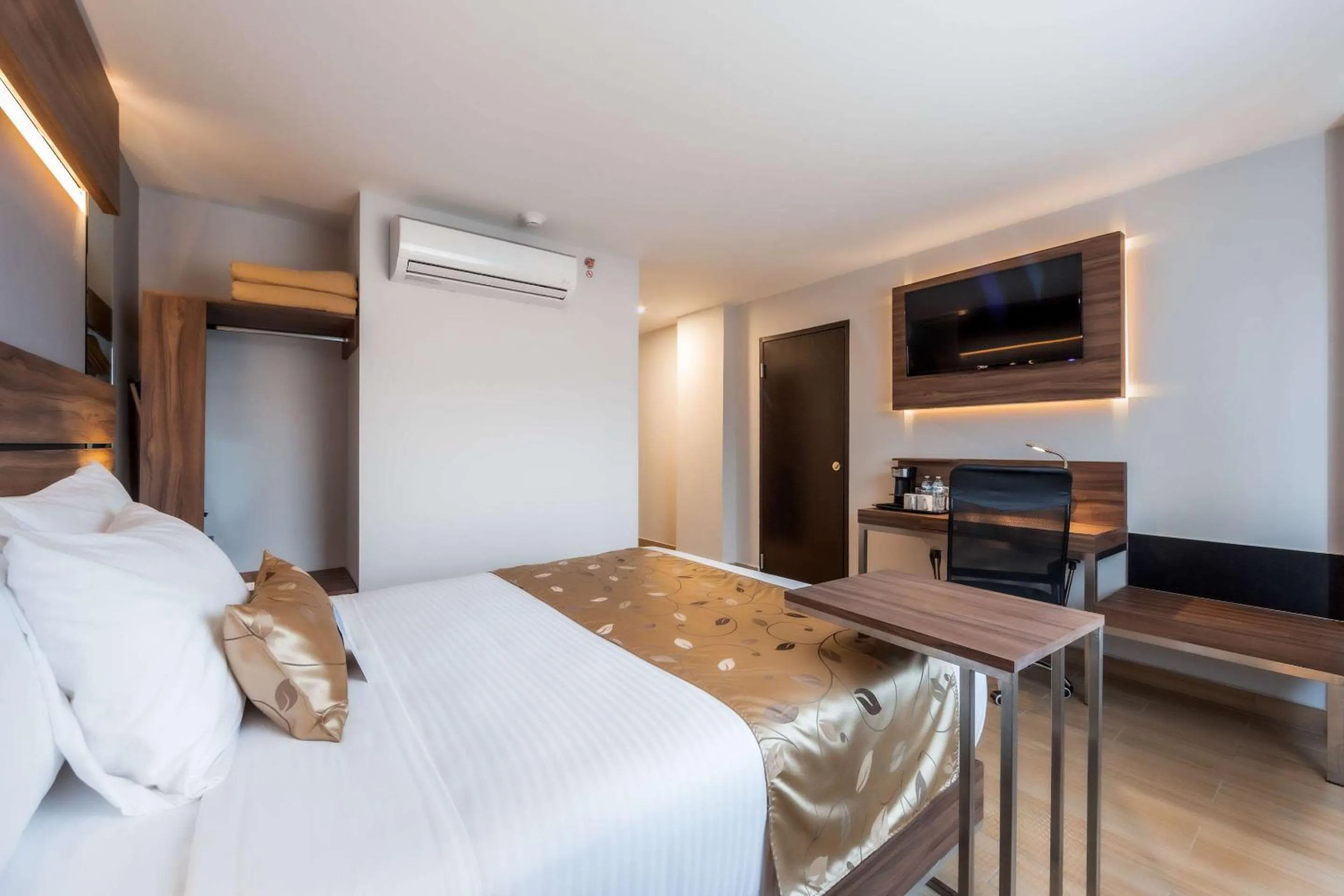 Bedroom, Bed in Sleep Inn Tijuana