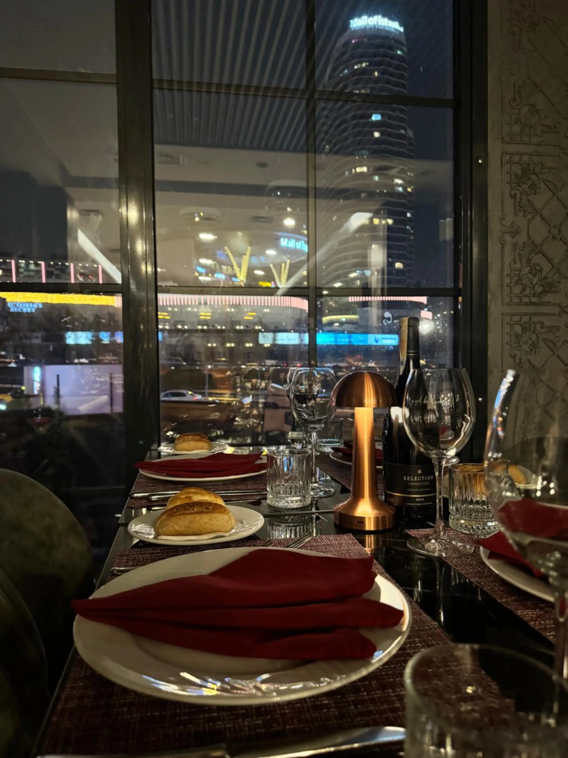 Restaurant/places to eat in Ramada Encore By Wyndham Istanbul Basin Express