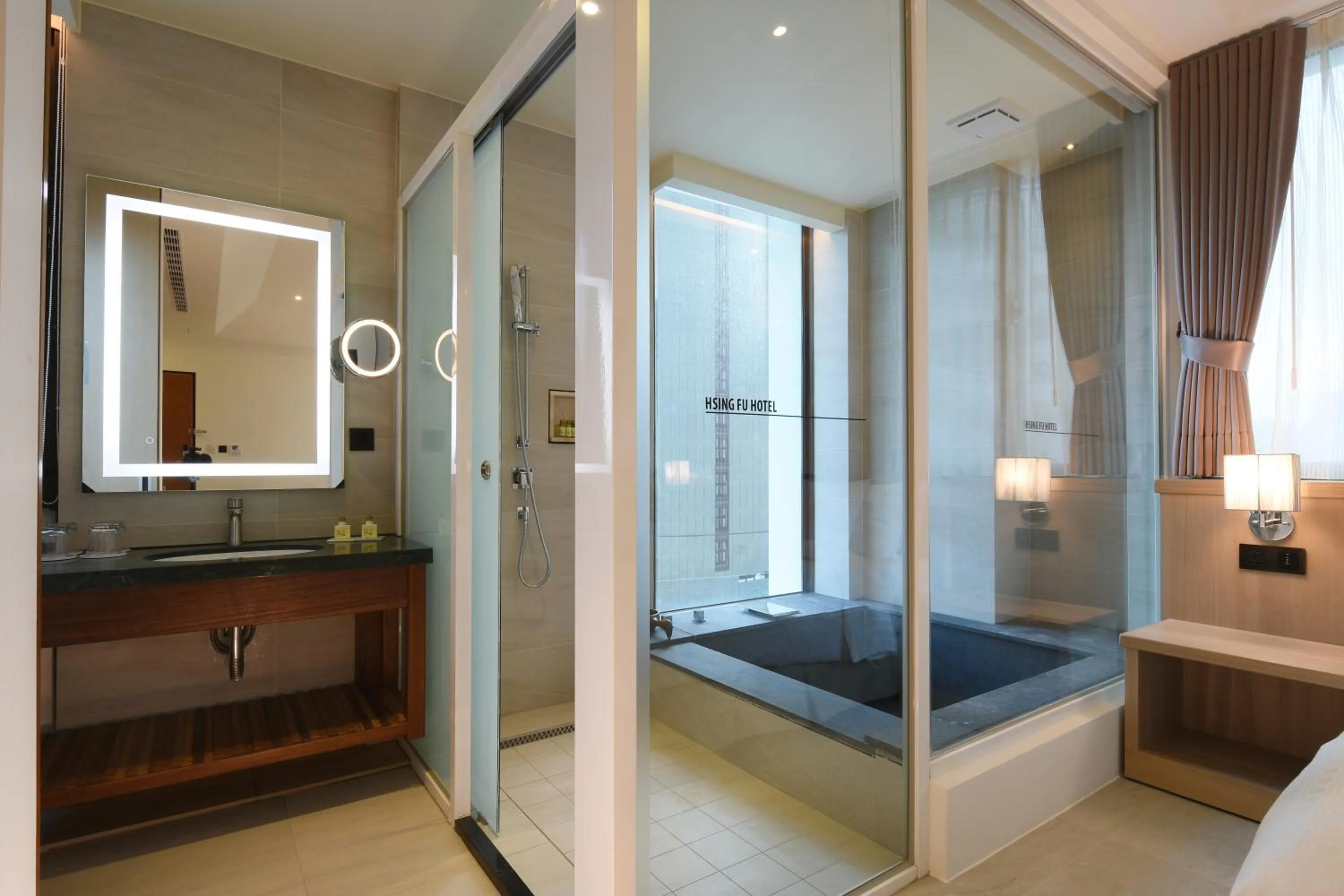 Toilet, Bed in Hsing Fu Hot Spring Hotel