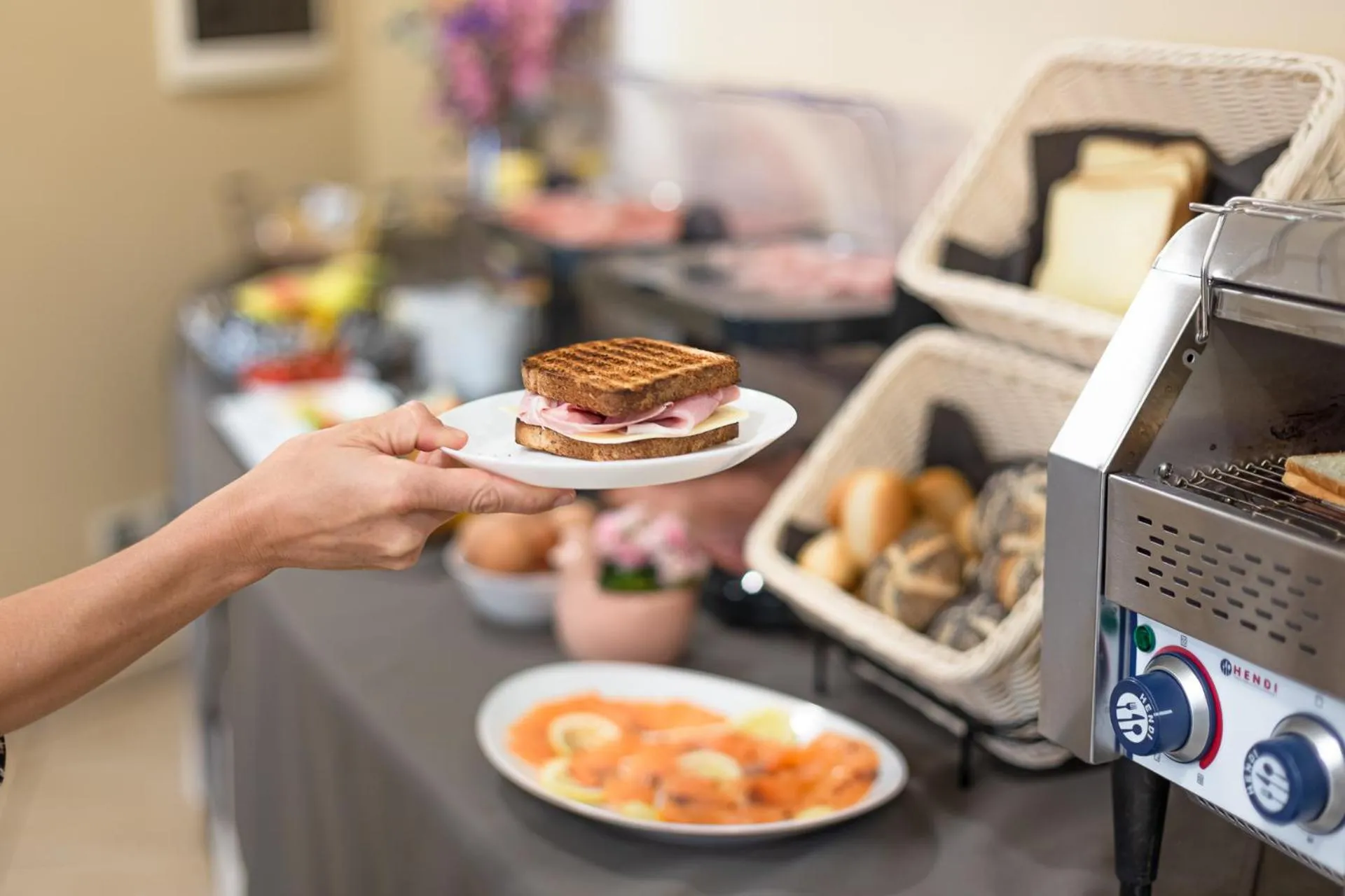 Breakfast in Long Beach Village Residence on the sea with private beach included