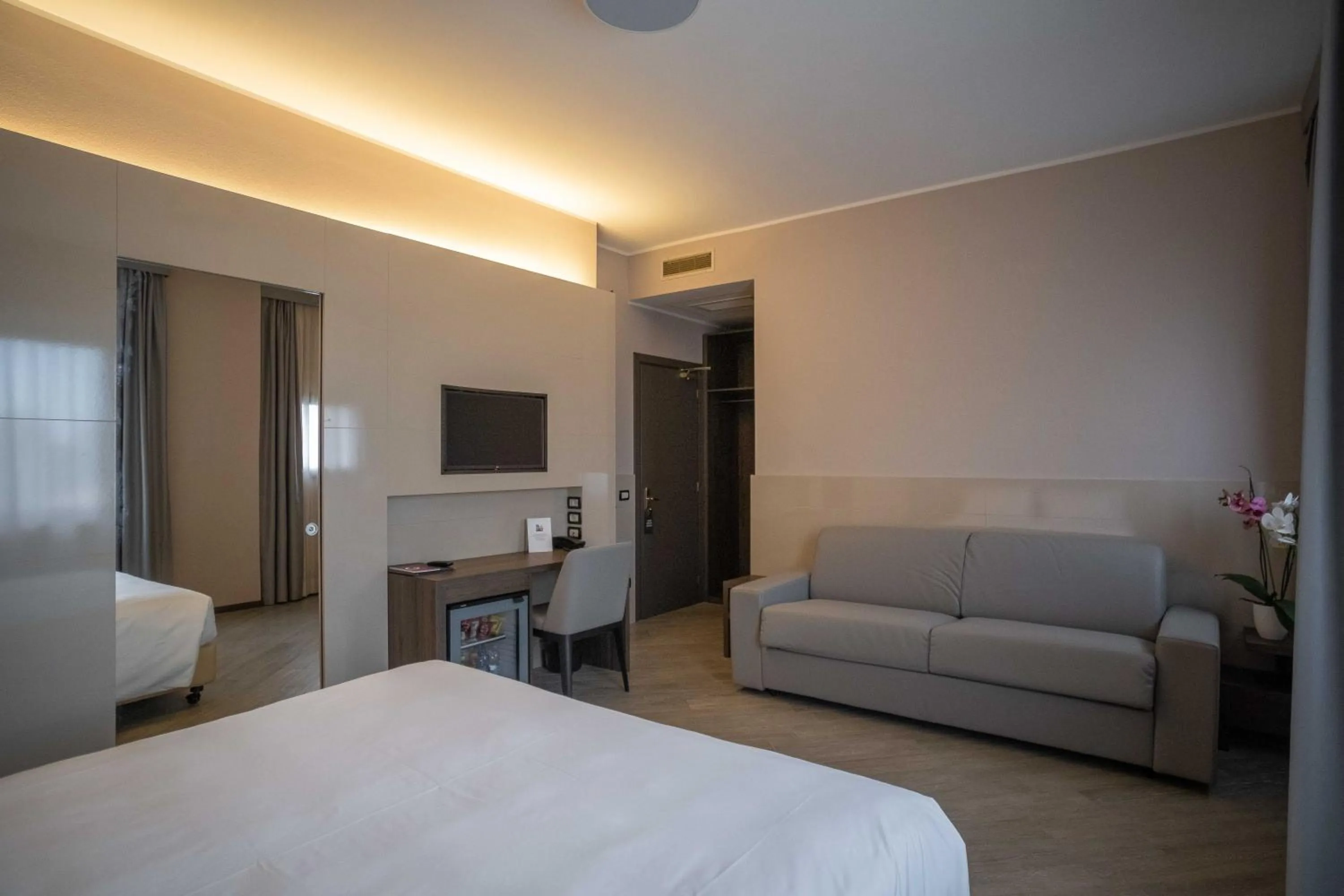 Shower, Bed in Hotel Guerro