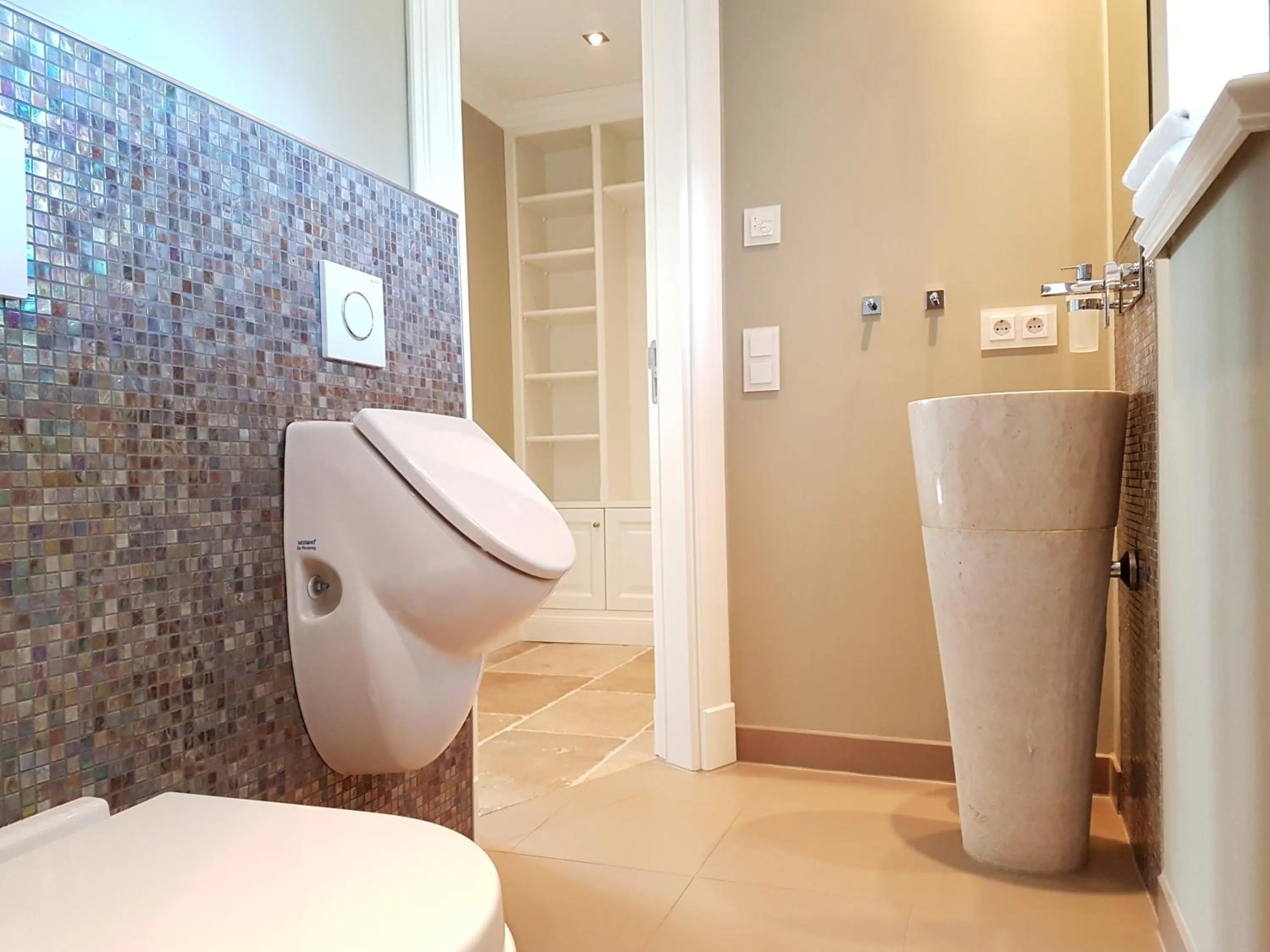 Toilet in Hotel Duene