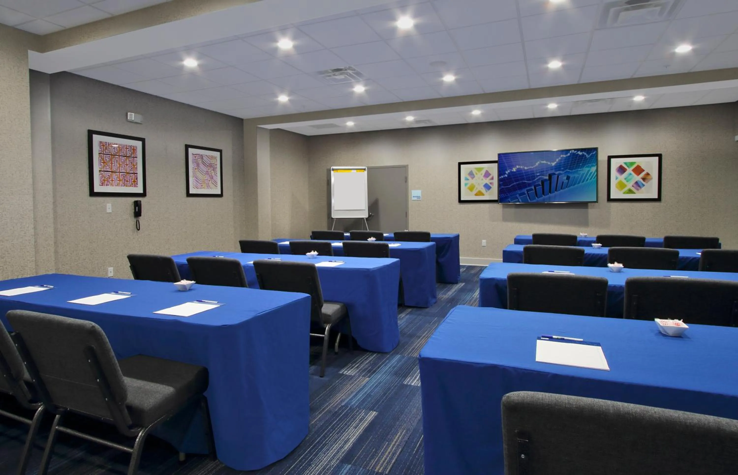 Meeting/conference room in Holiday Inn Express & Suites - Lake Charles South Casino Area by IHG