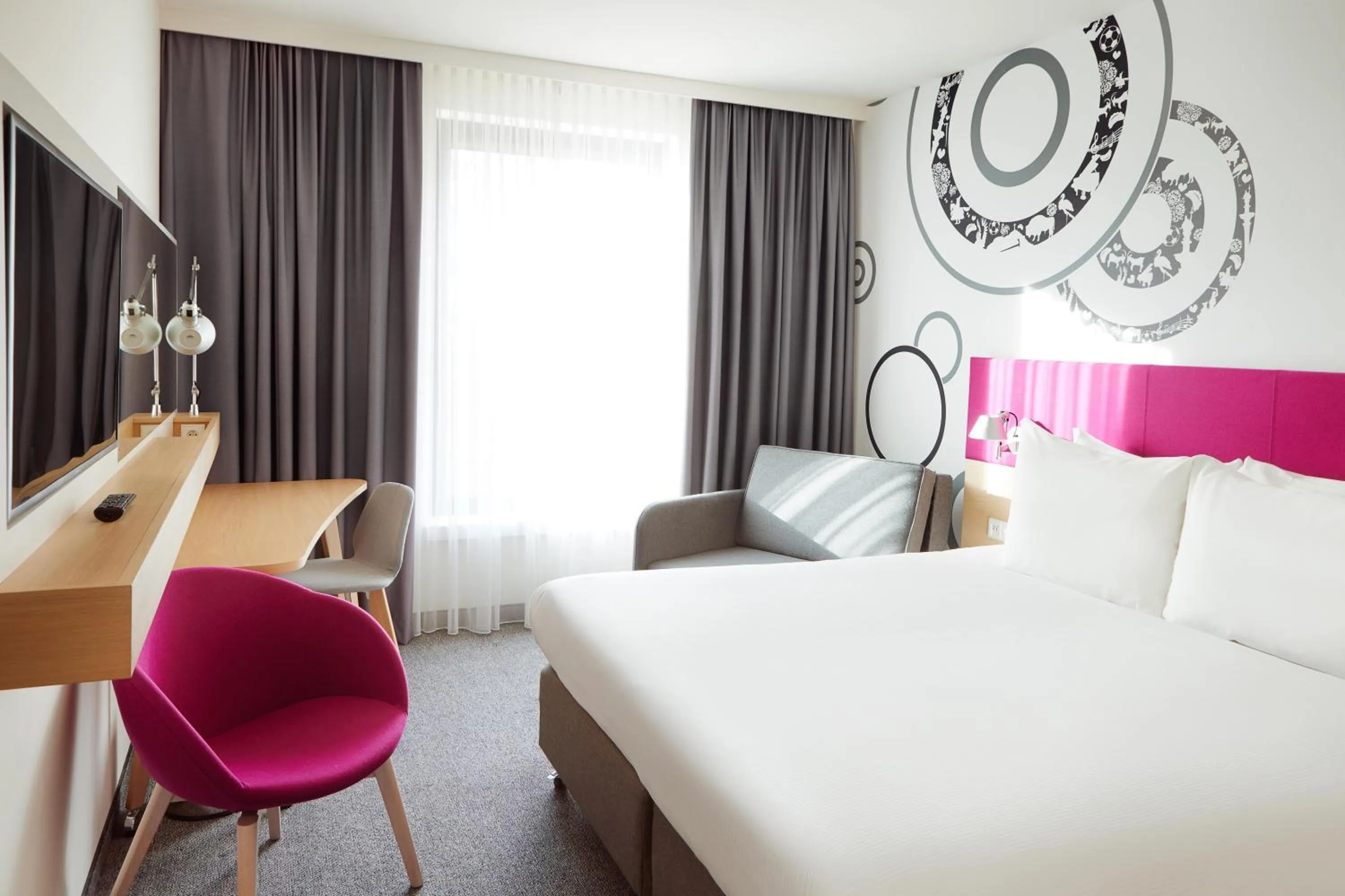 Photo of the whole room, Bed in Holiday Inn - Warsaw City Centre by IHG