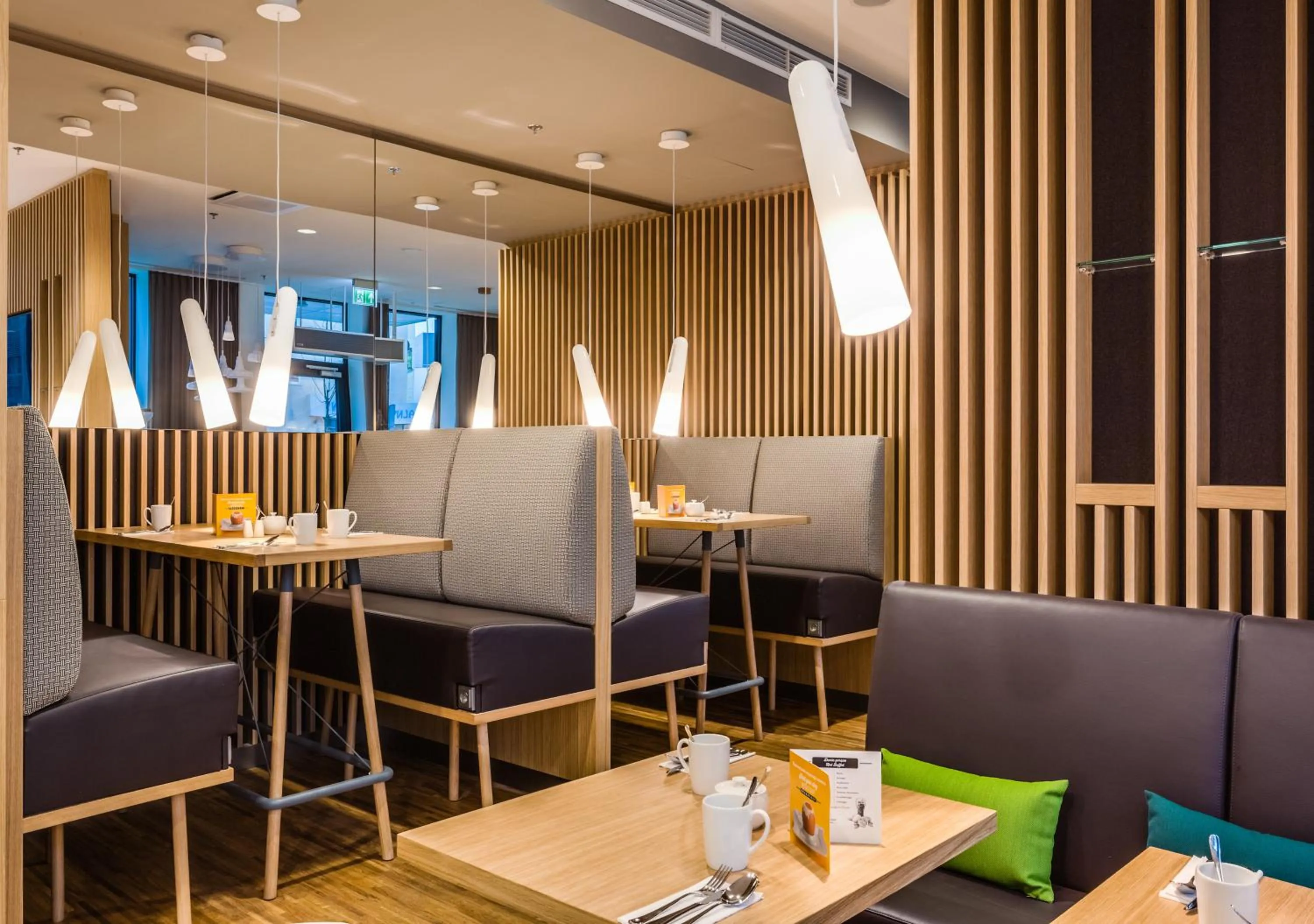 Restaurant/places to eat in Holiday Inn - Warsaw City Centre by IHG