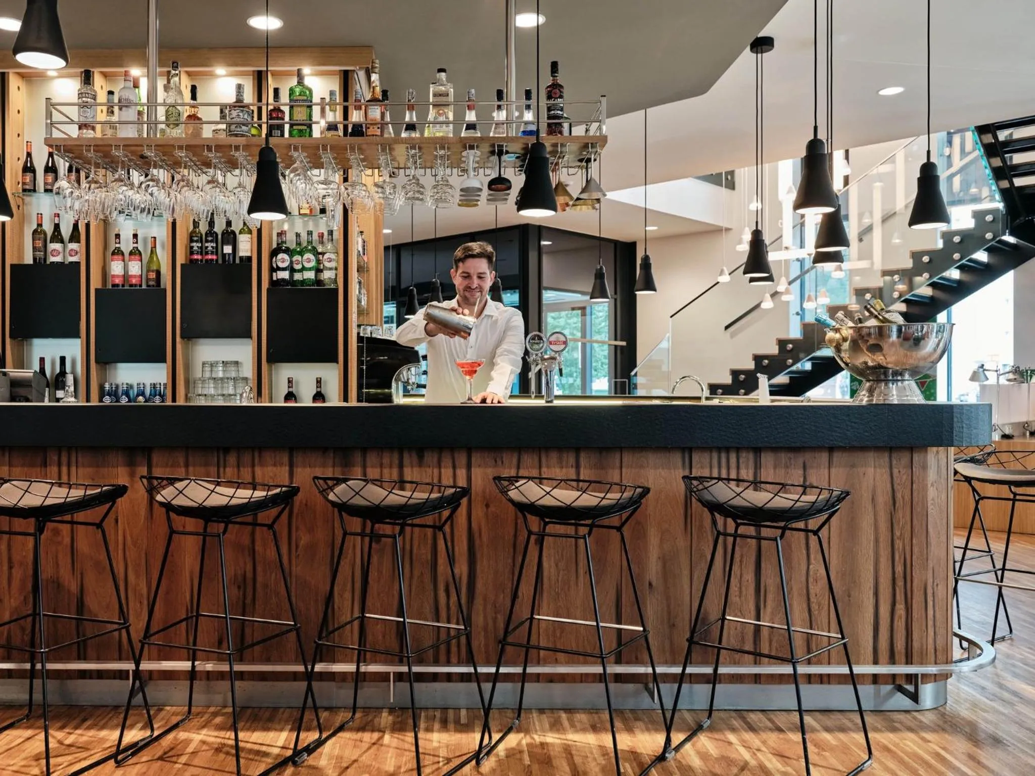 Lounge or bar in Holiday Inn - Warsaw City Centre by IHG