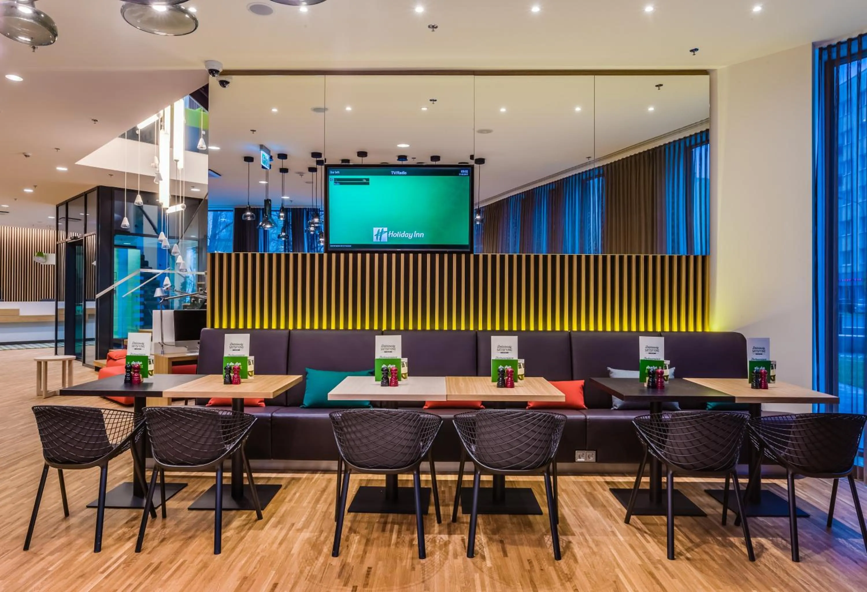 Lounge or bar in Holiday Inn - Warsaw City Centre by IHG