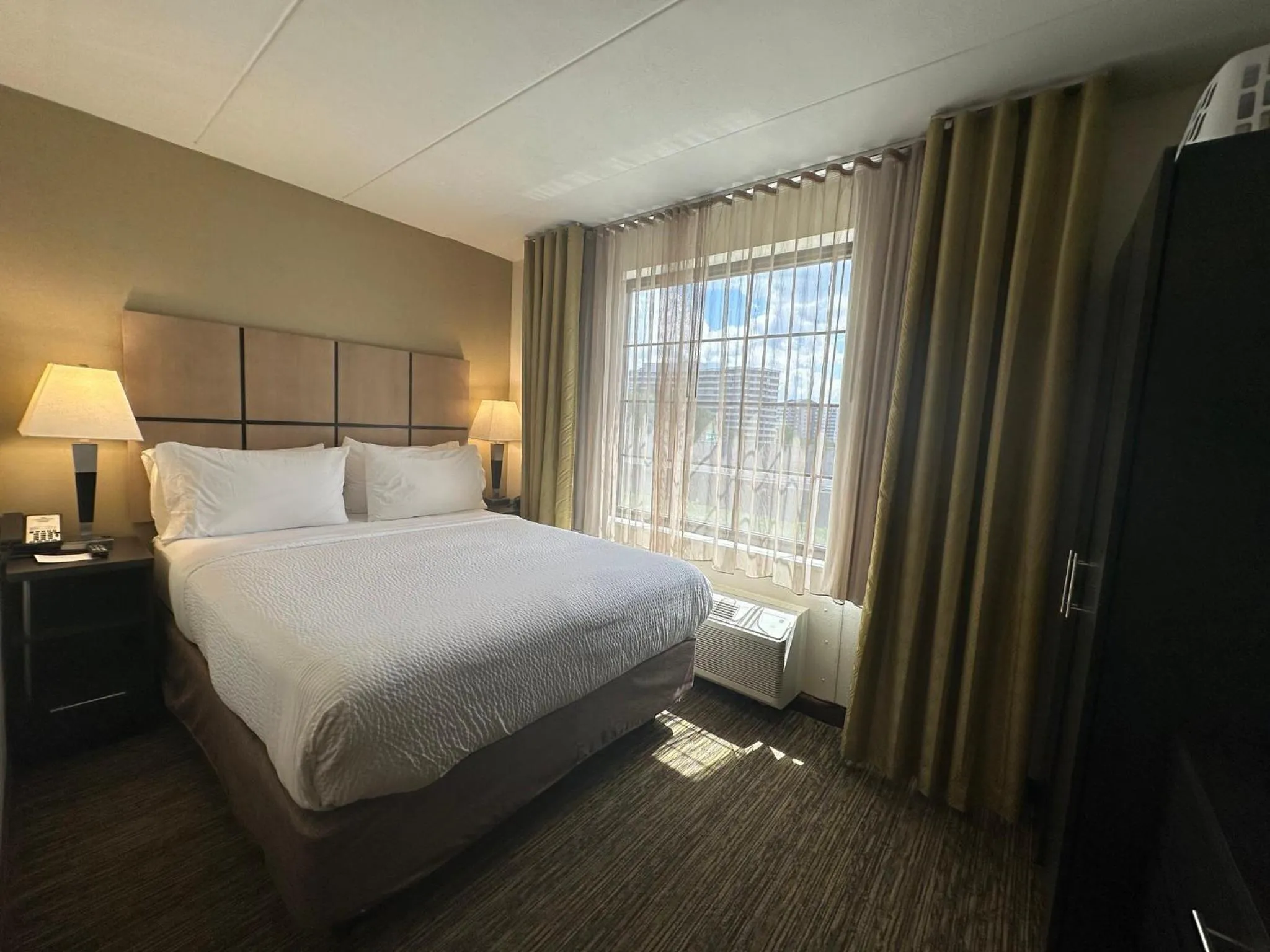 Photo of the whole room, Bed in Candlewood Suites Alexandria West by IHG
