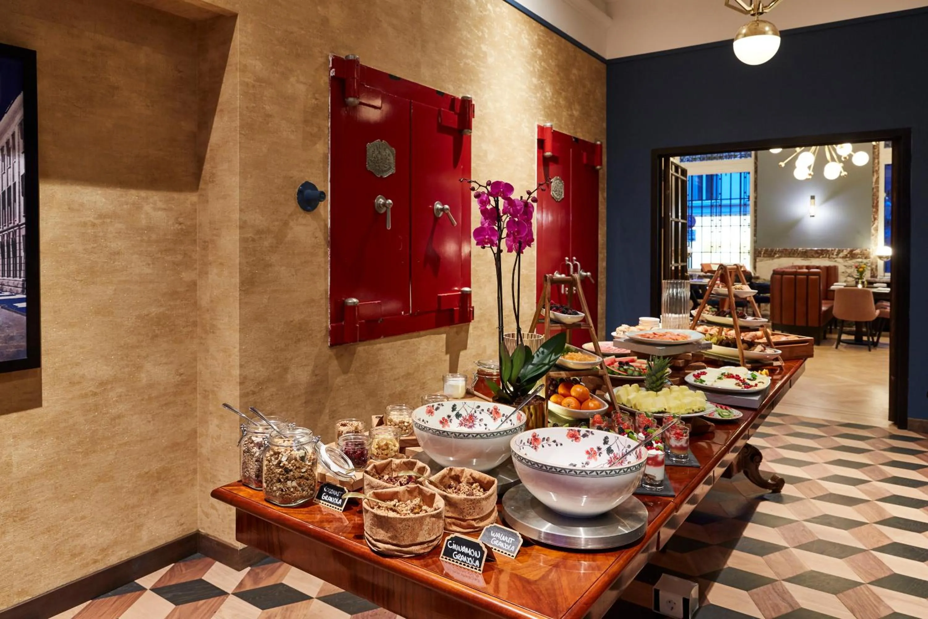 Food and drinks in Hotel Indigo The Hague - Palace Noordeinde by IHG