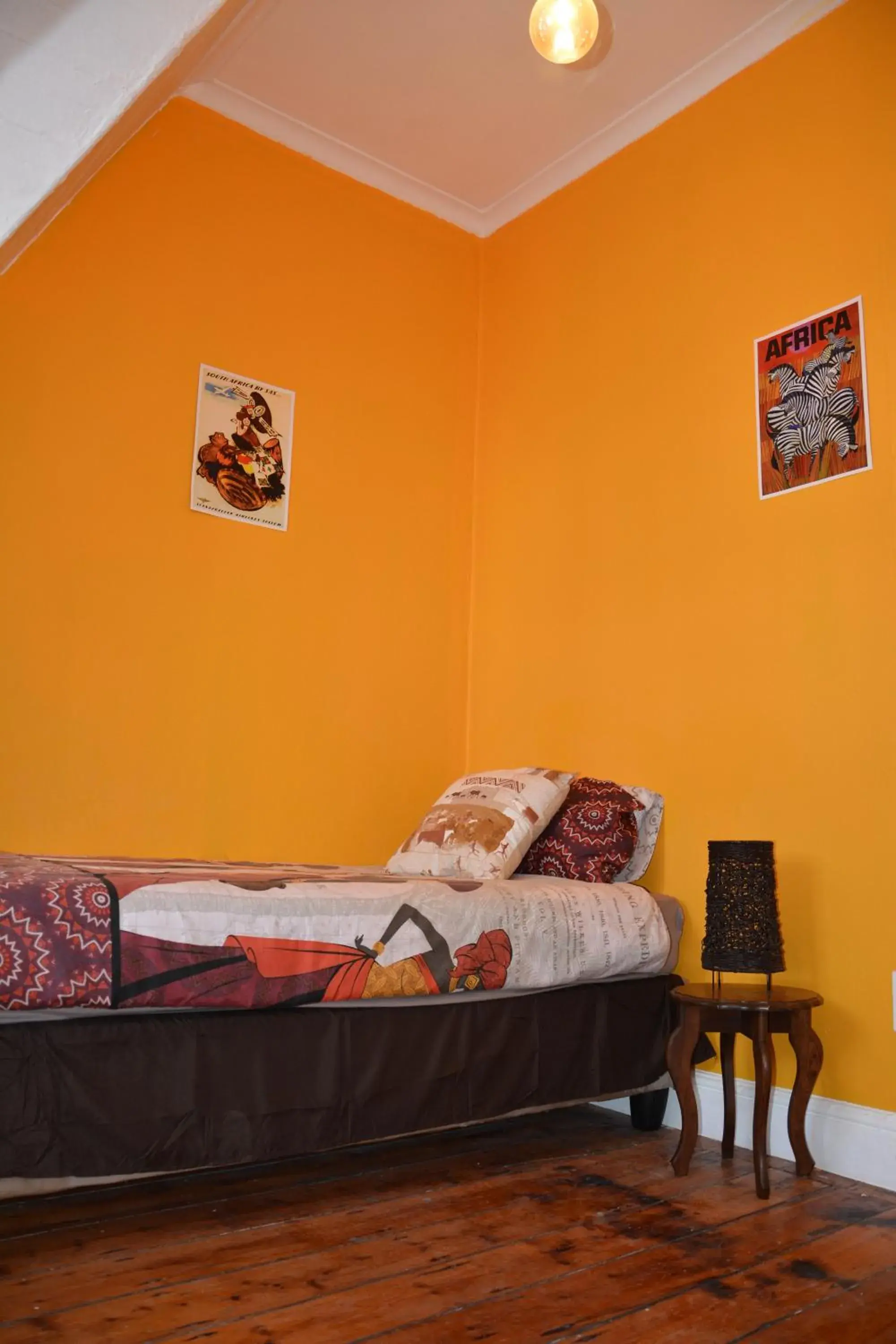 Budget Single Room with Shared Bathroom in Urban Hive Backpackers Budget Single Room with Shared Bathroom in Urban Hive Backpackers