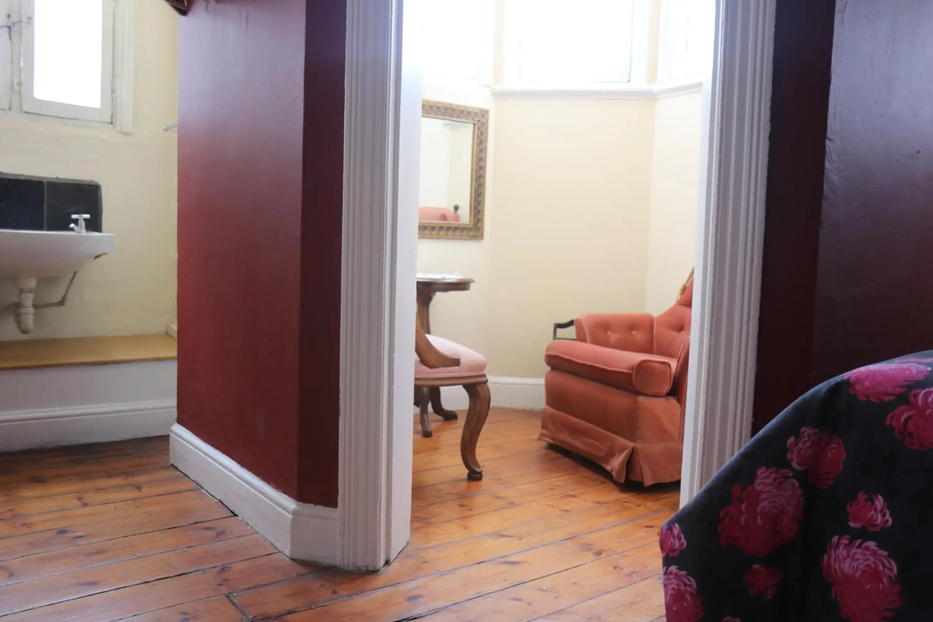 Deluxe Double Room with Shared Bathroom in Urban Hive Backpackers Deluxe Double Room with Shared Bathroom in Urban Hive Backpackers