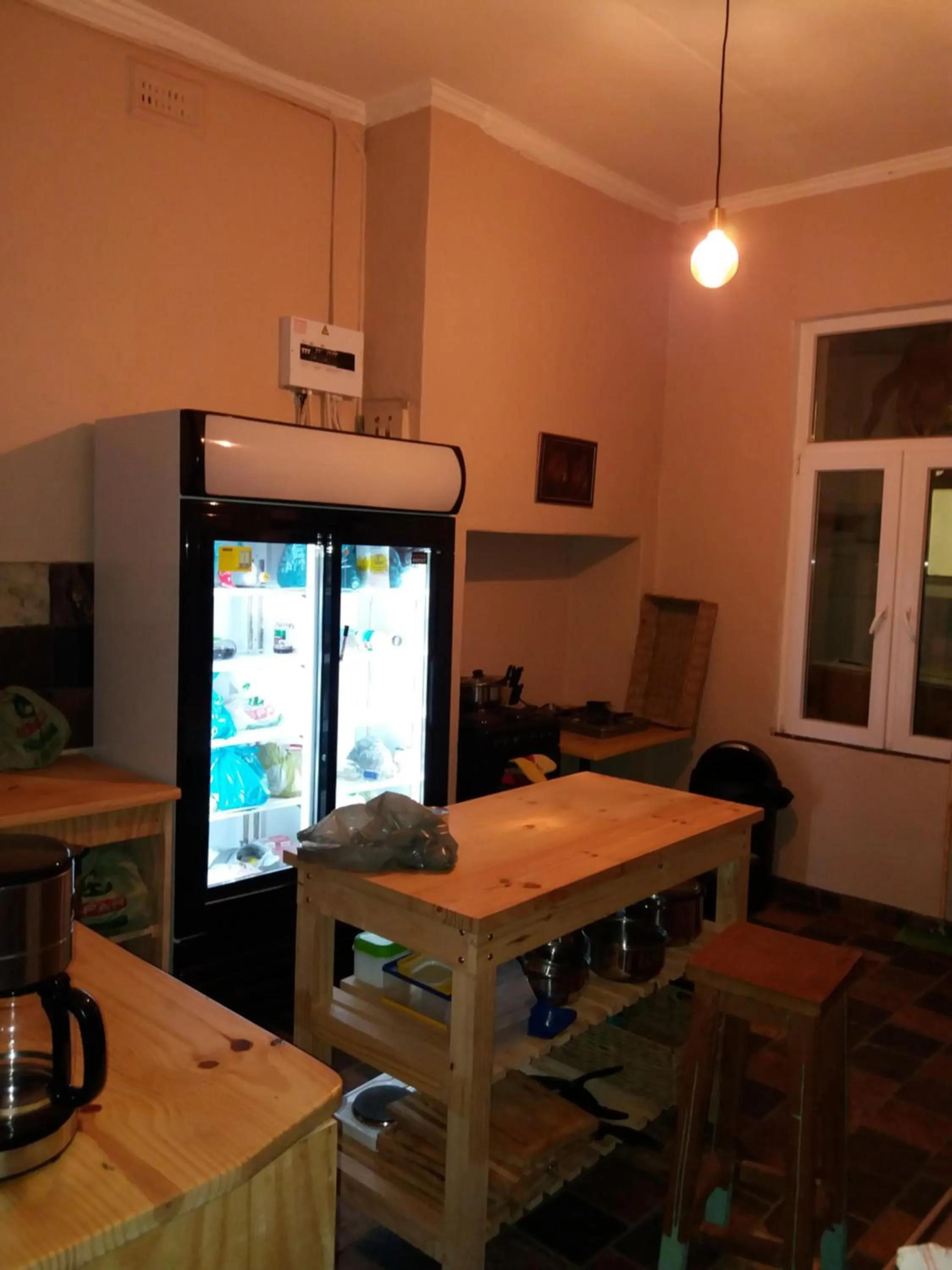 Communal kitchen in Urban Hive Backpackers