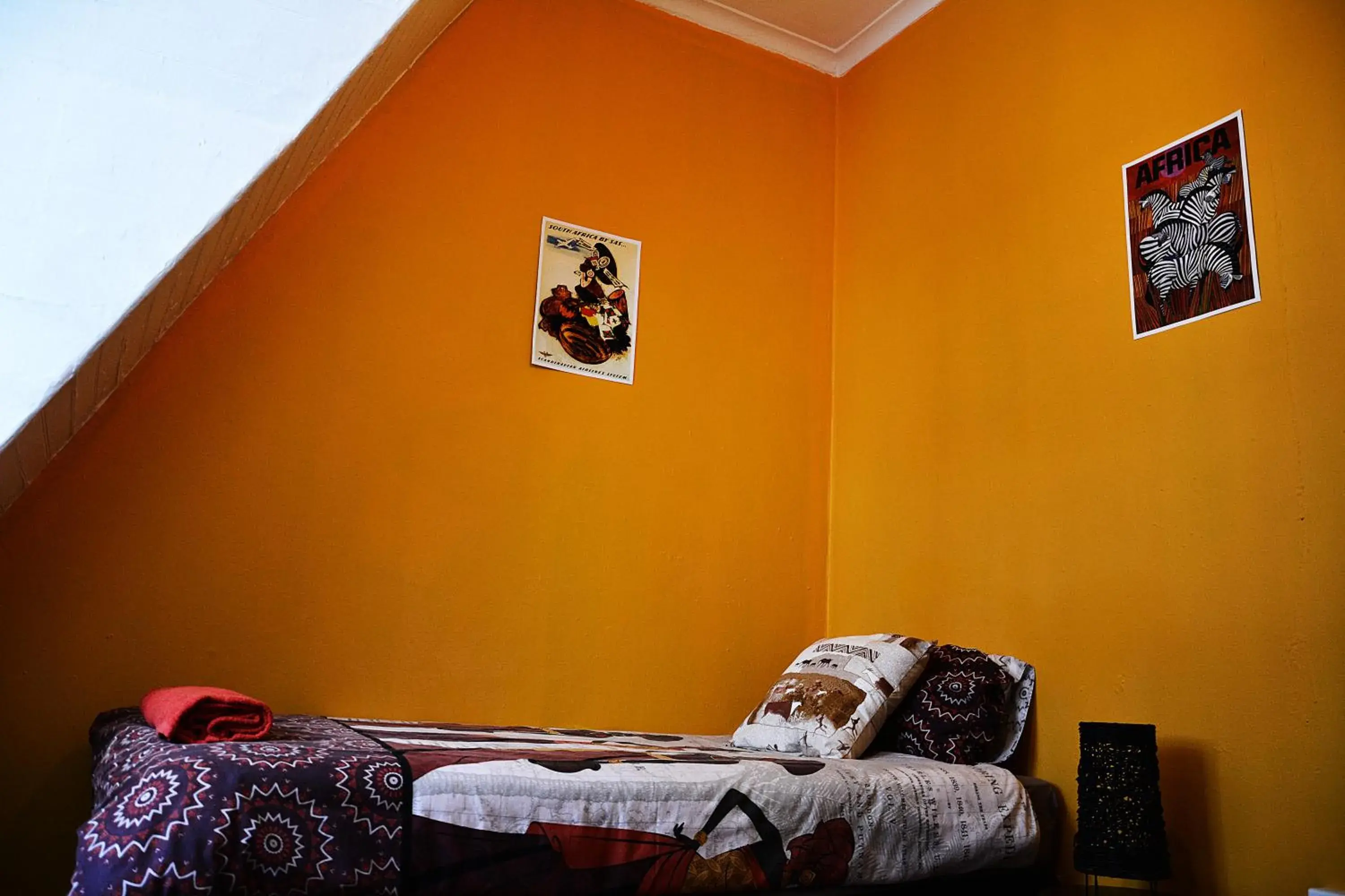 Budget Twin Room with Shared Bathroom in Urban Hive Backpackers Budget Twin Room with Shared Bathroom in Urban Hive Backpackers