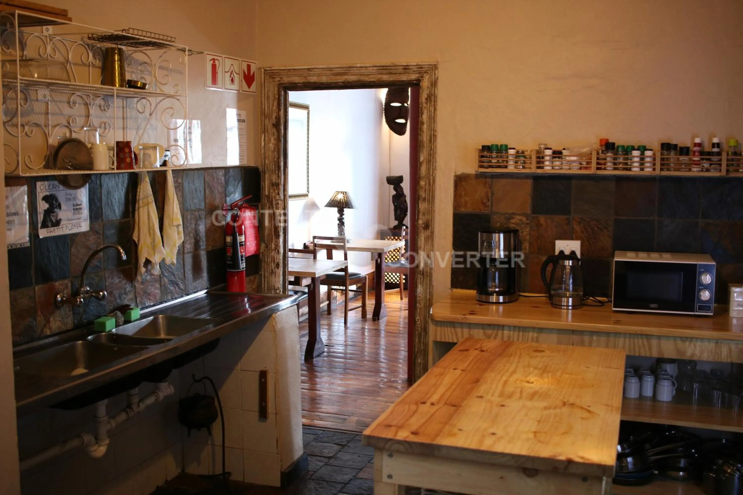 Communal kitchen in Urban Hive Backpackers