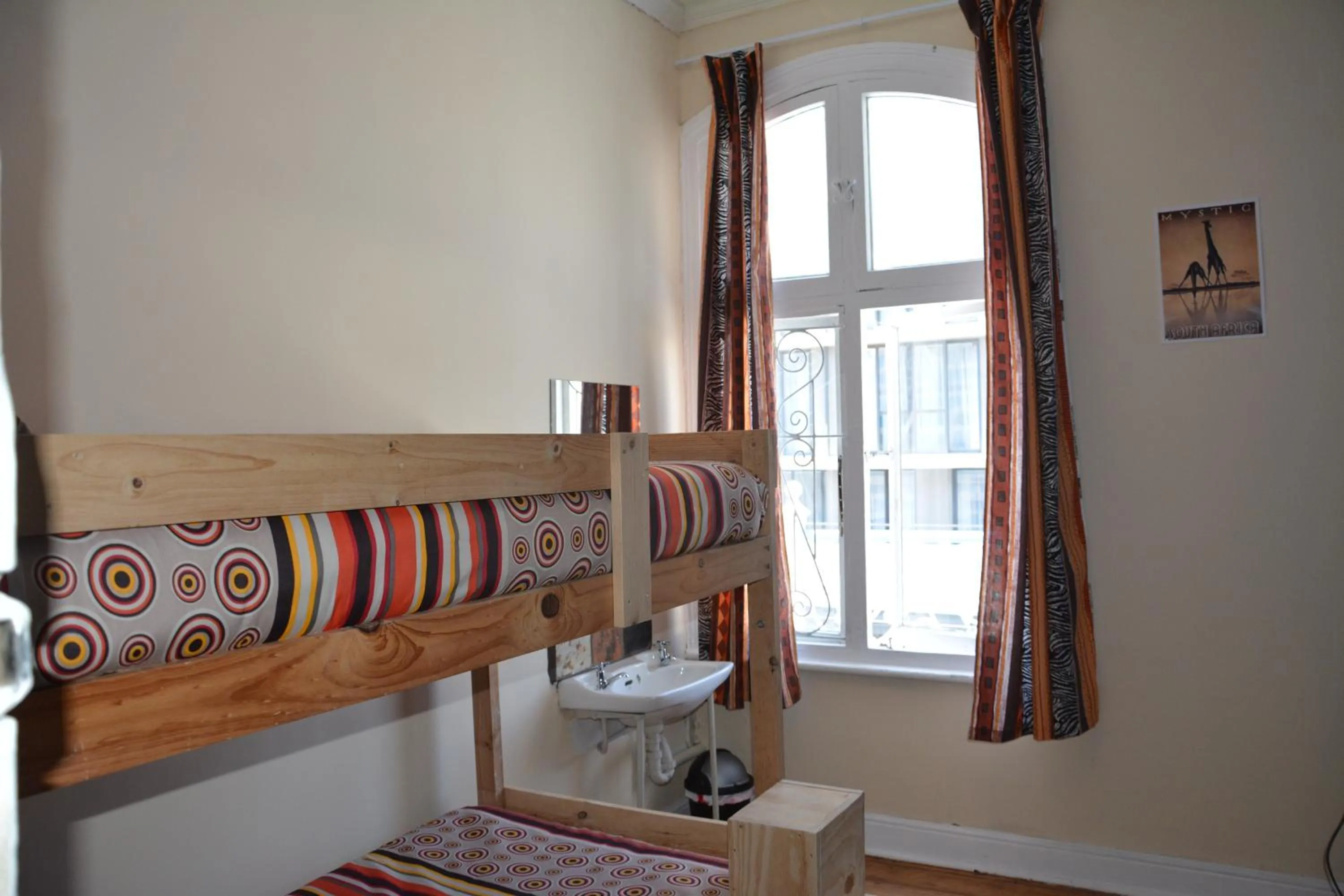 bunk bed, Bed in Urban Hive Backpackers
