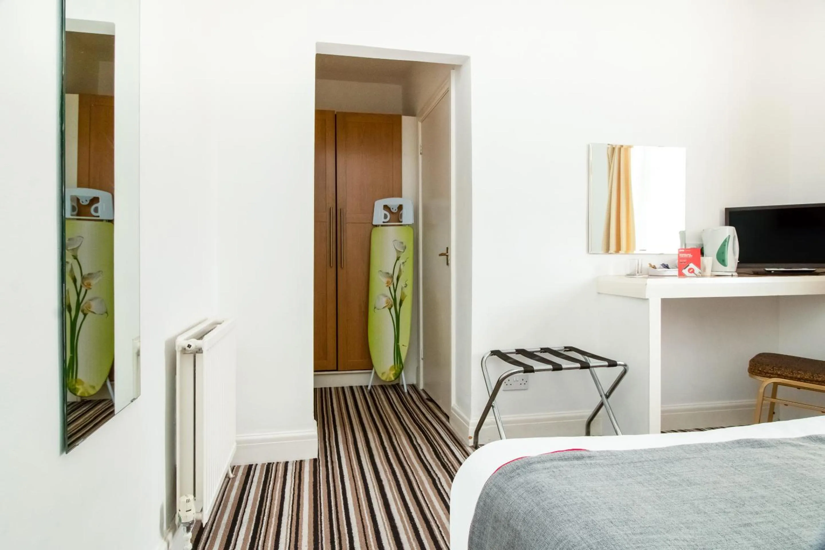 Bedroom, Bed in OYO Flagship Cardiff Central