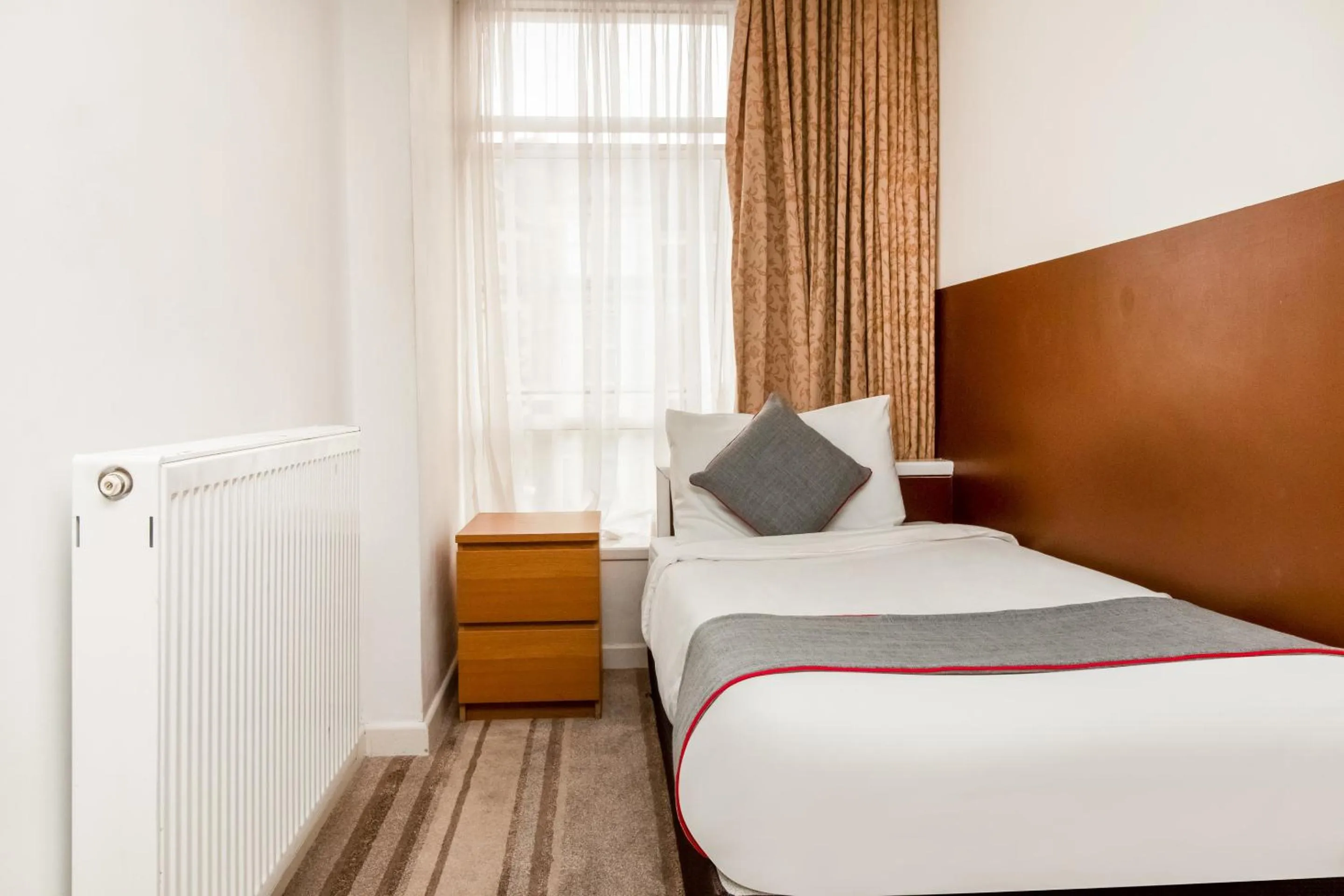 Bedroom, Bed in OYO Flagship Cardiff Central