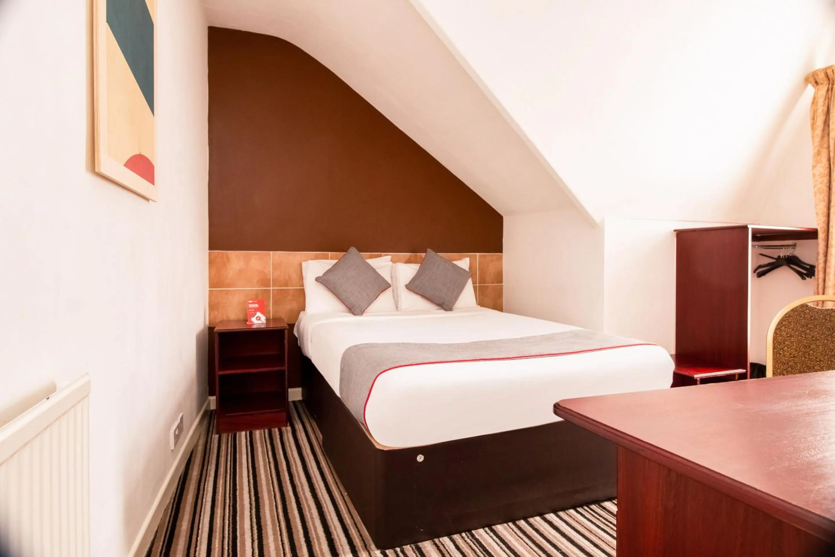 Bedroom, Bed in OYO Flagship Cardiff Central