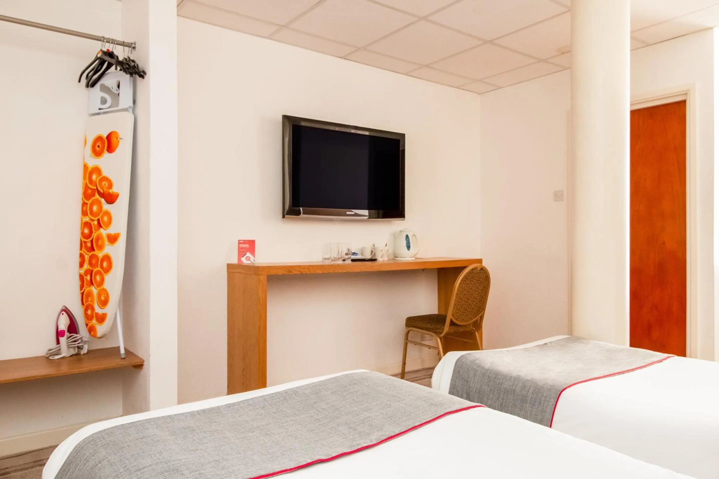 Bedroom, Bed in OYO Flagship Cardiff Central