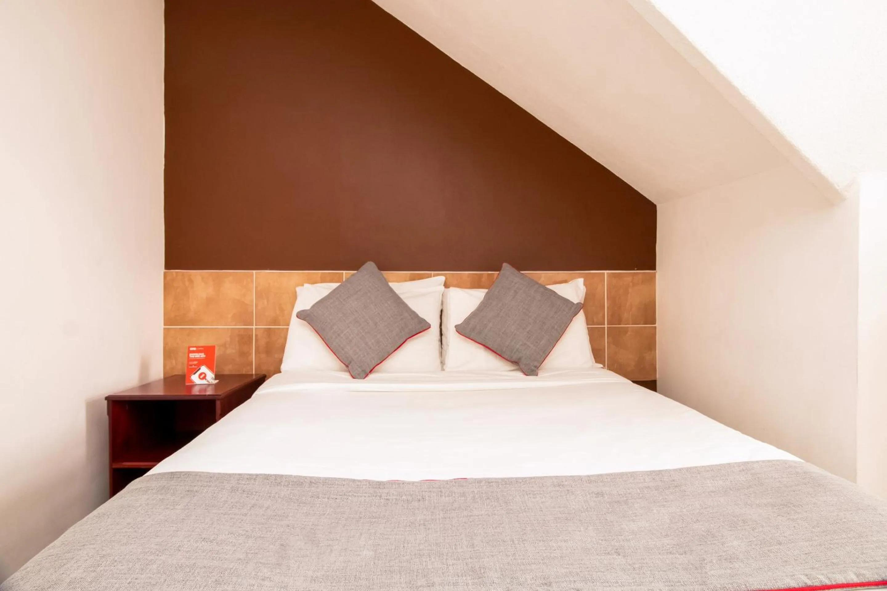 Bedroom, Bed in OYO Flagship Cardiff Central