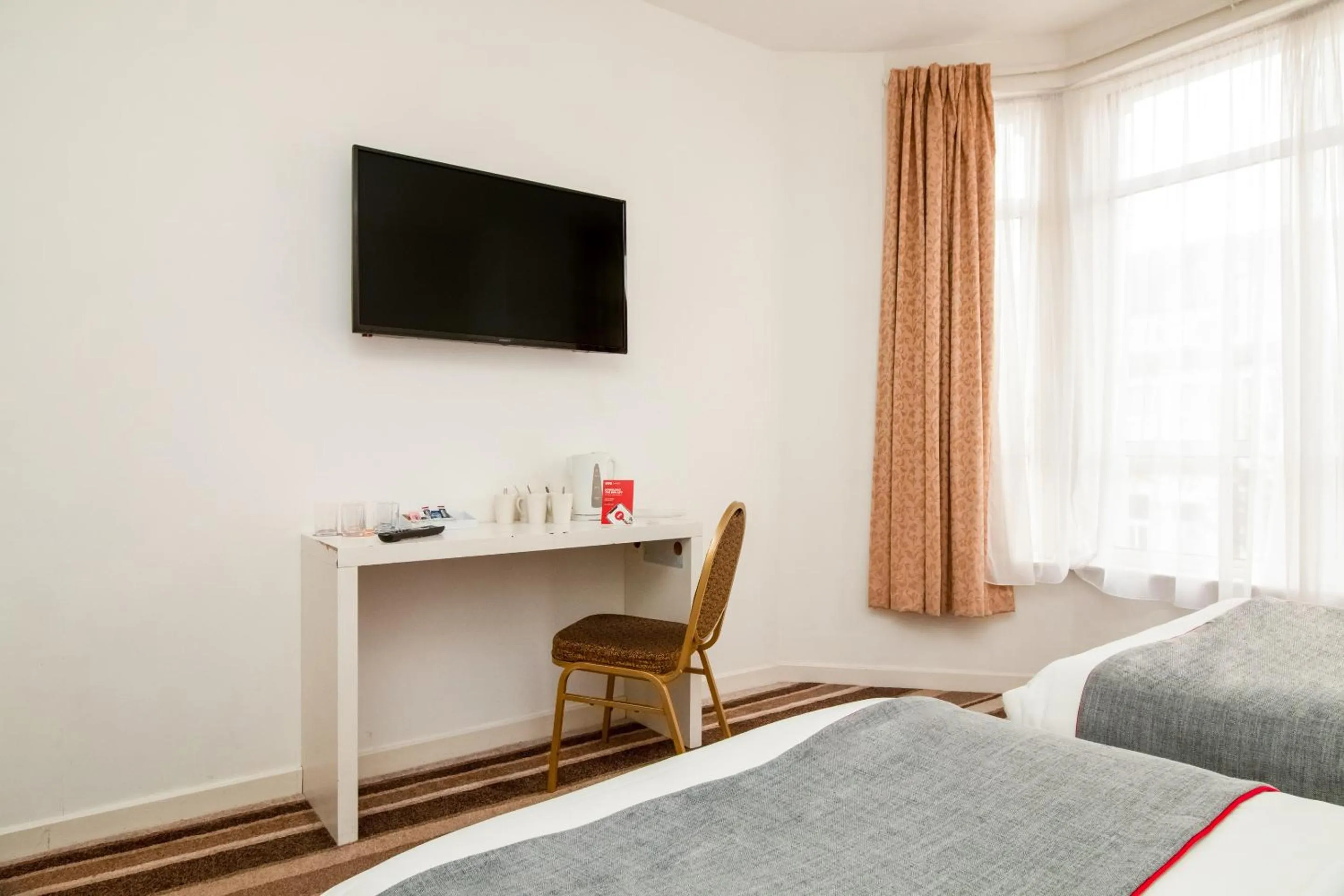 Bedroom, Bed in OYO Flagship Cardiff Central