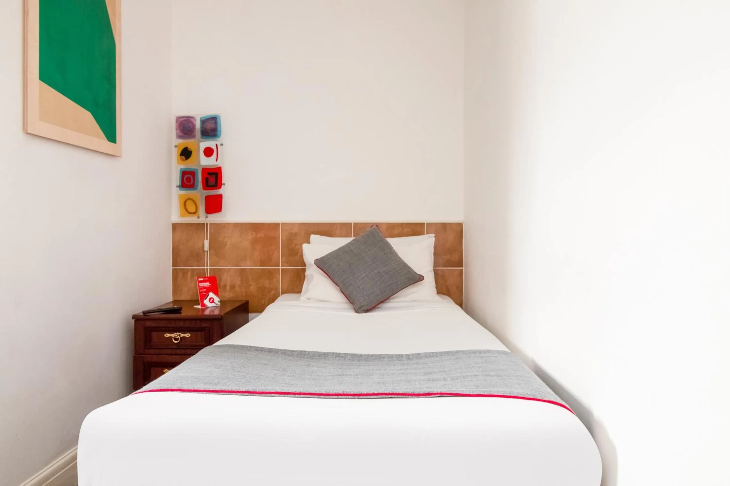 Bedroom, Bed in OYO Flagship Cardiff Central