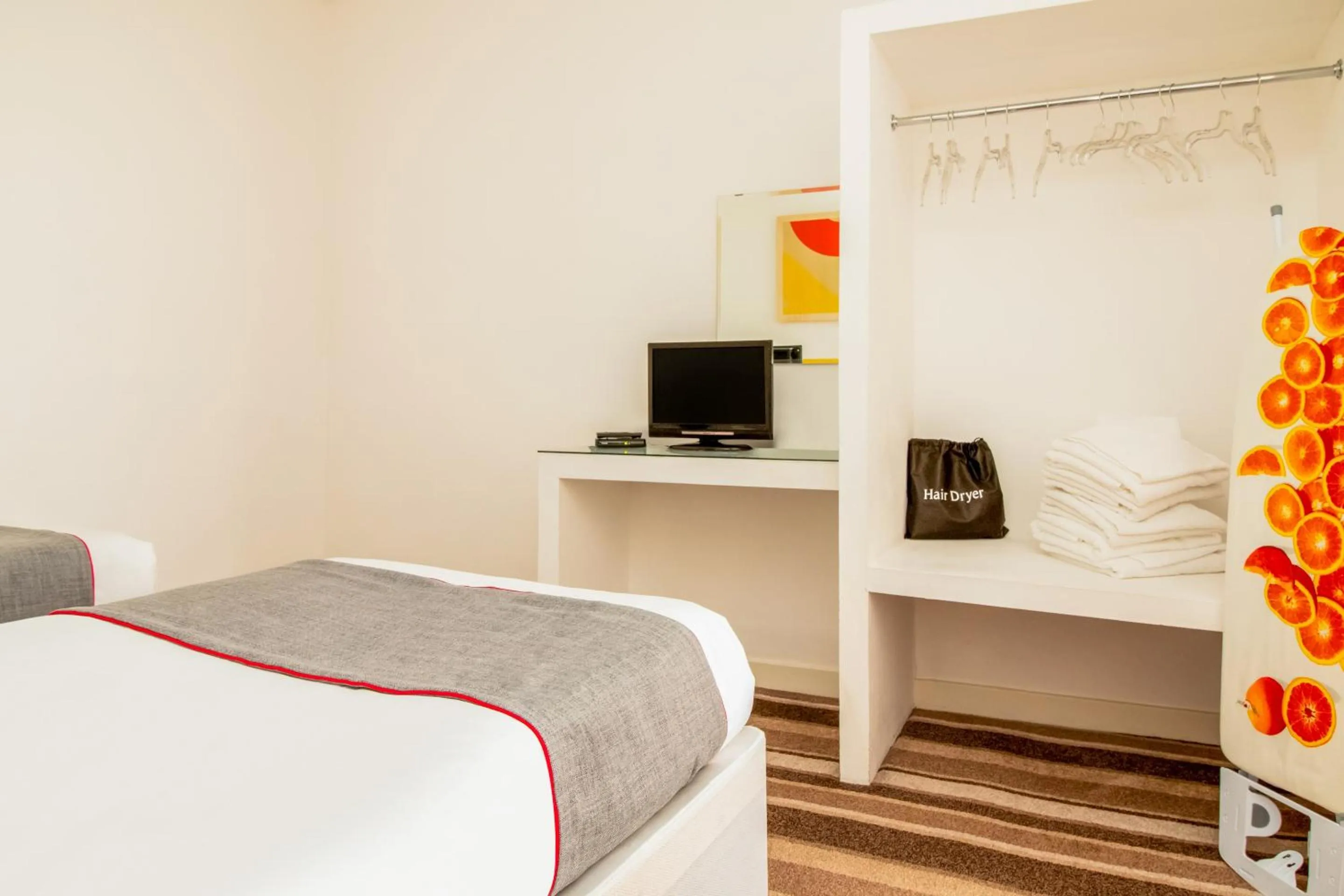 Bedroom, Bed in OYO Flagship Cardiff Central