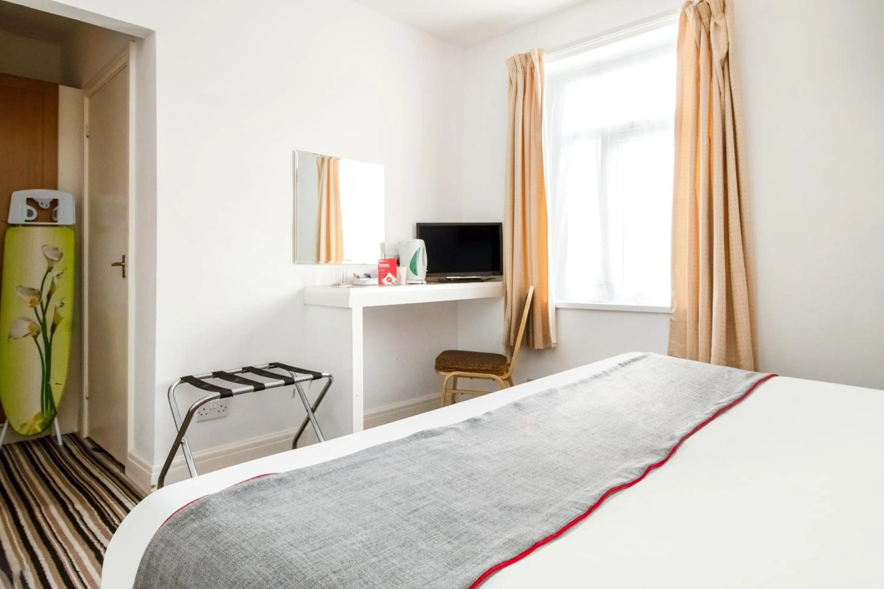 Bedroom, Bed in OYO Flagship Cardiff Central