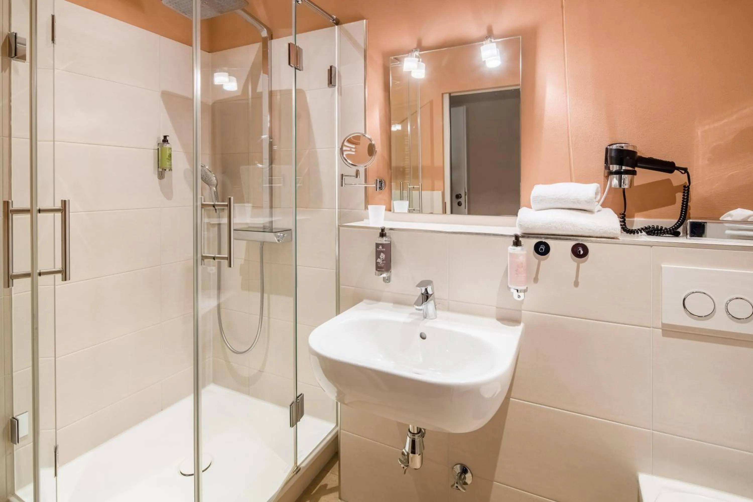 Shower in GDA Hotel Schwiecheldthaus