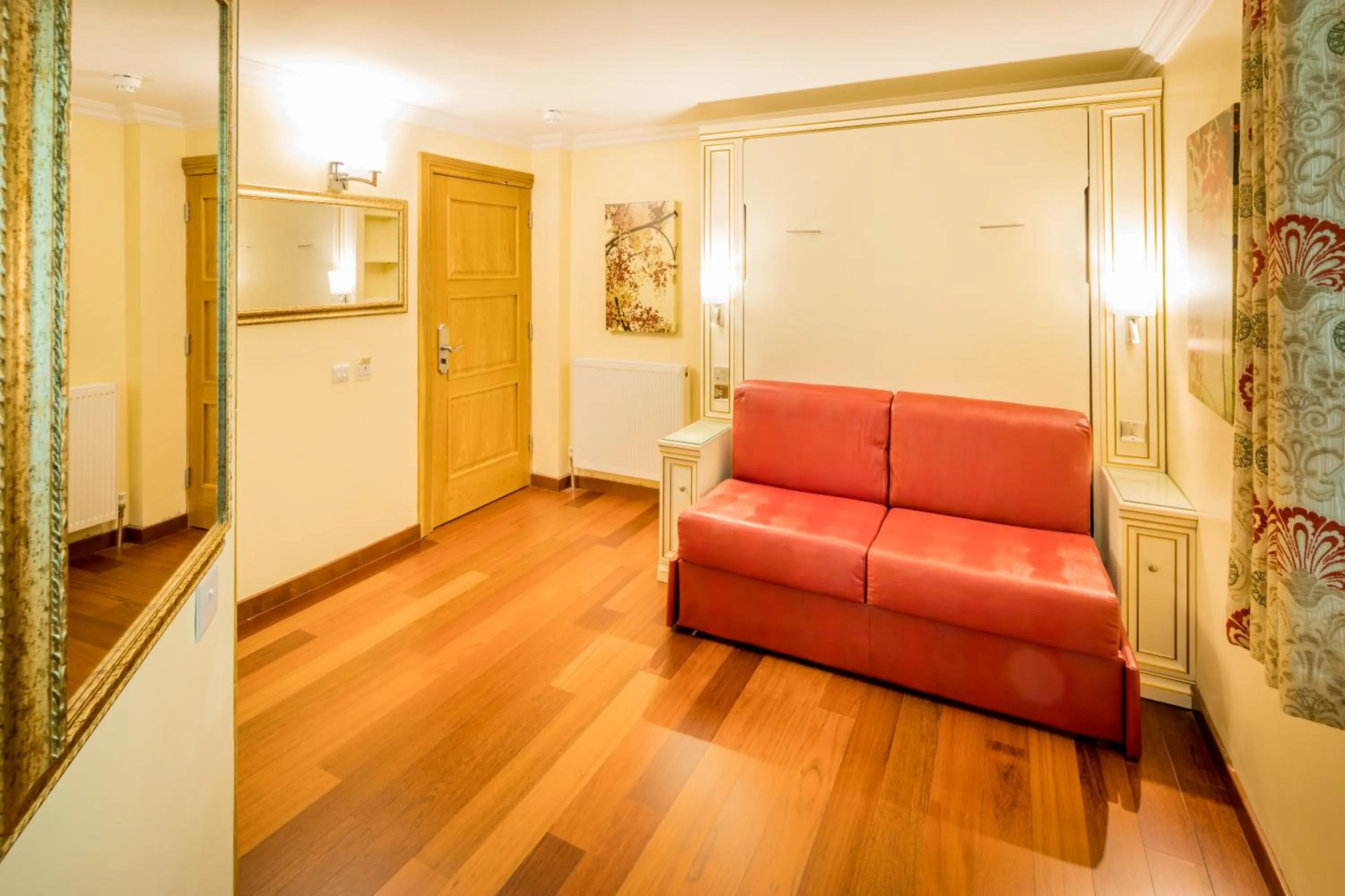 Seating area in Linton Hotel Luton