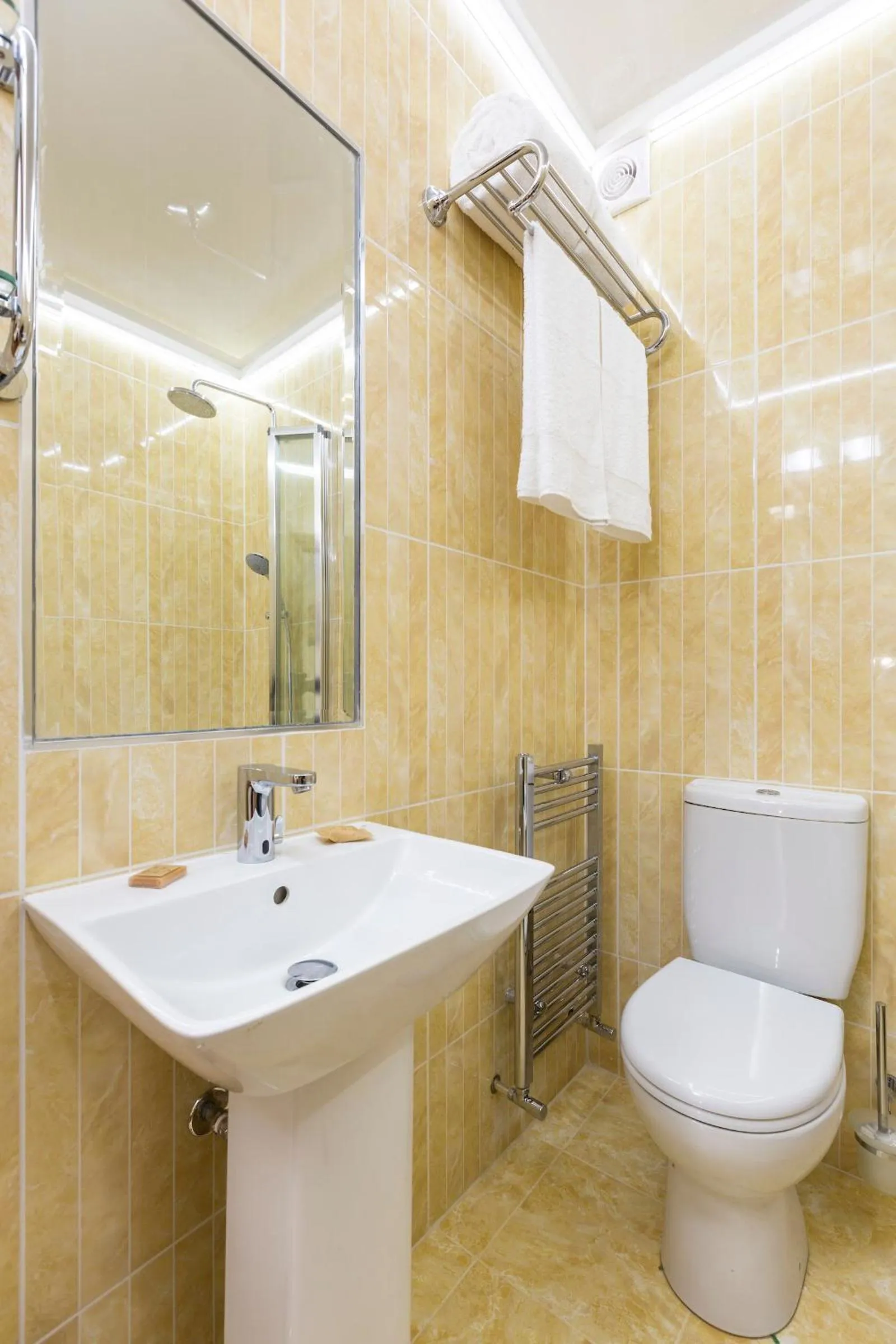 Bathroom in Linton Hotel Luton