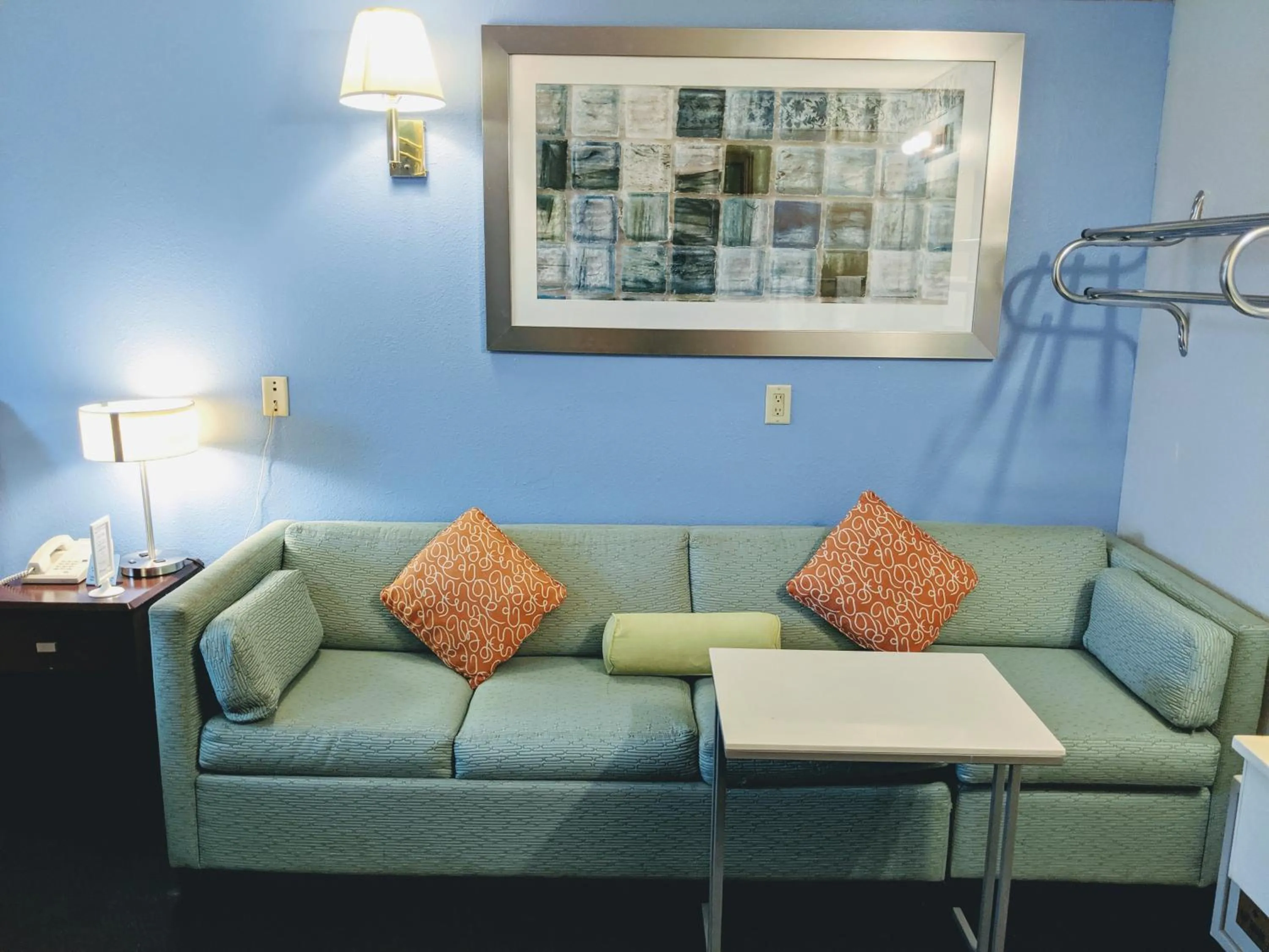 Bed in Knights Inn - Thomson, IL