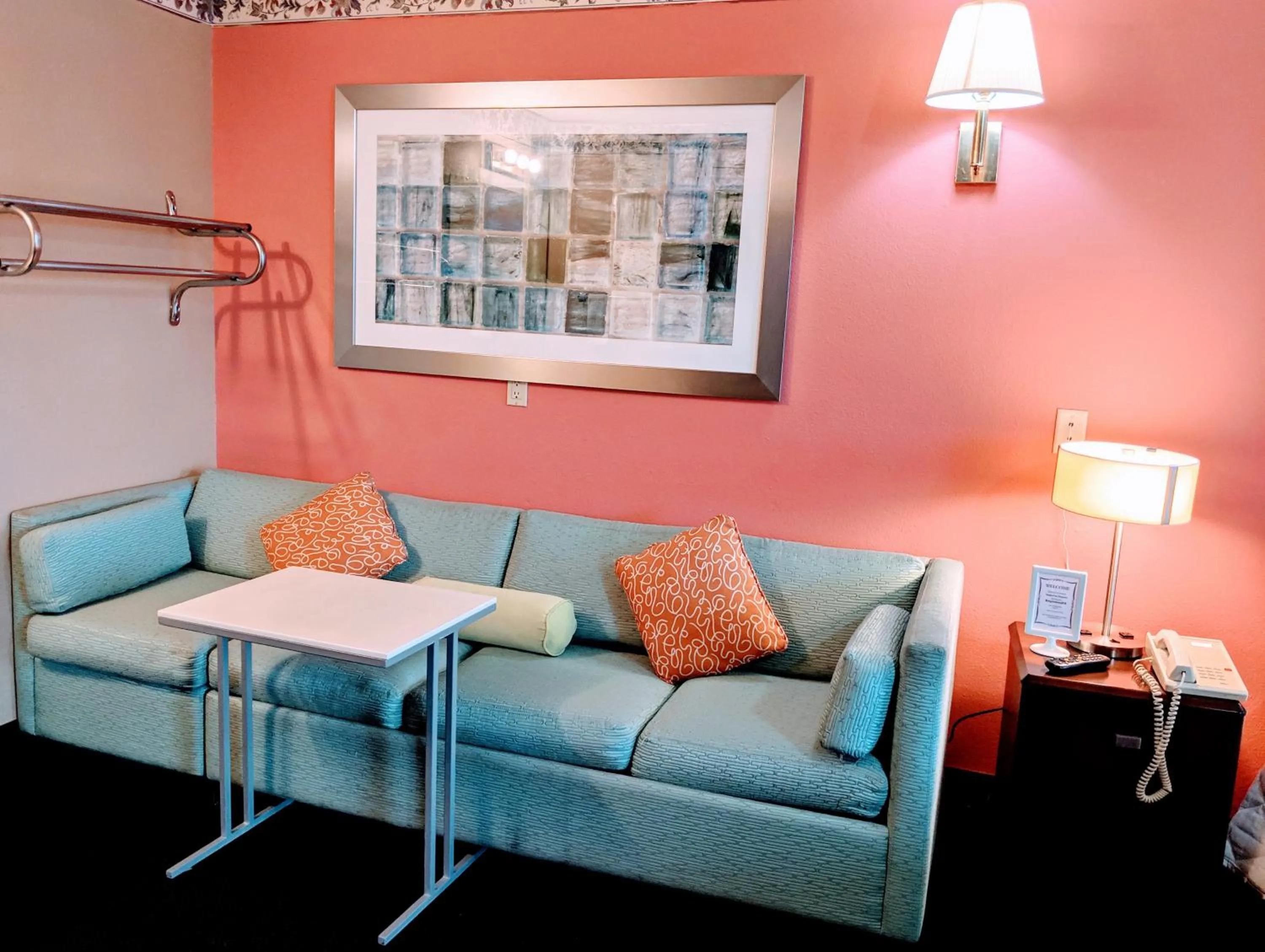 Bed in Knights Inn - Thomson, IL