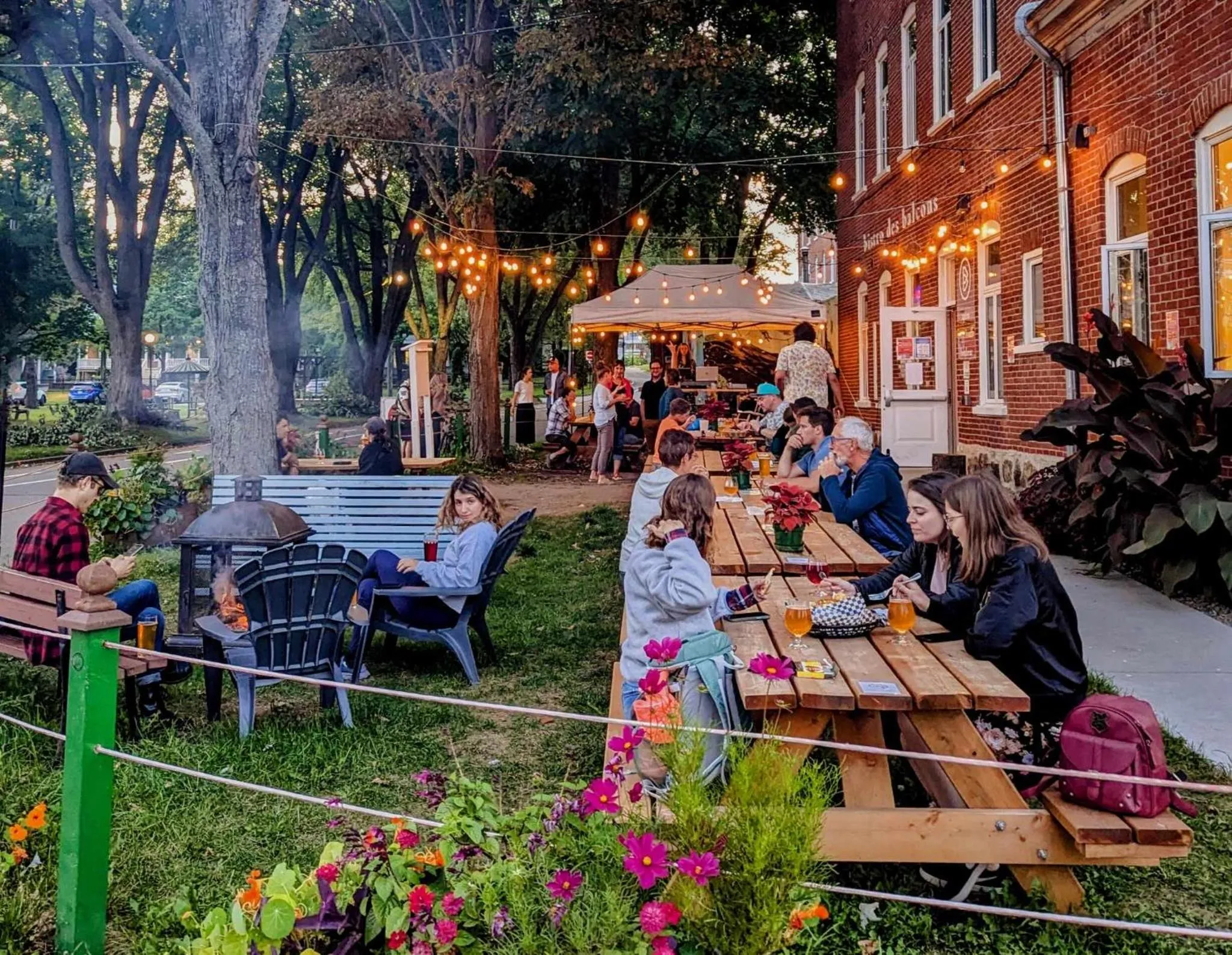 Restaurant/places to eat in Auberge de Jeunesse des Balcons