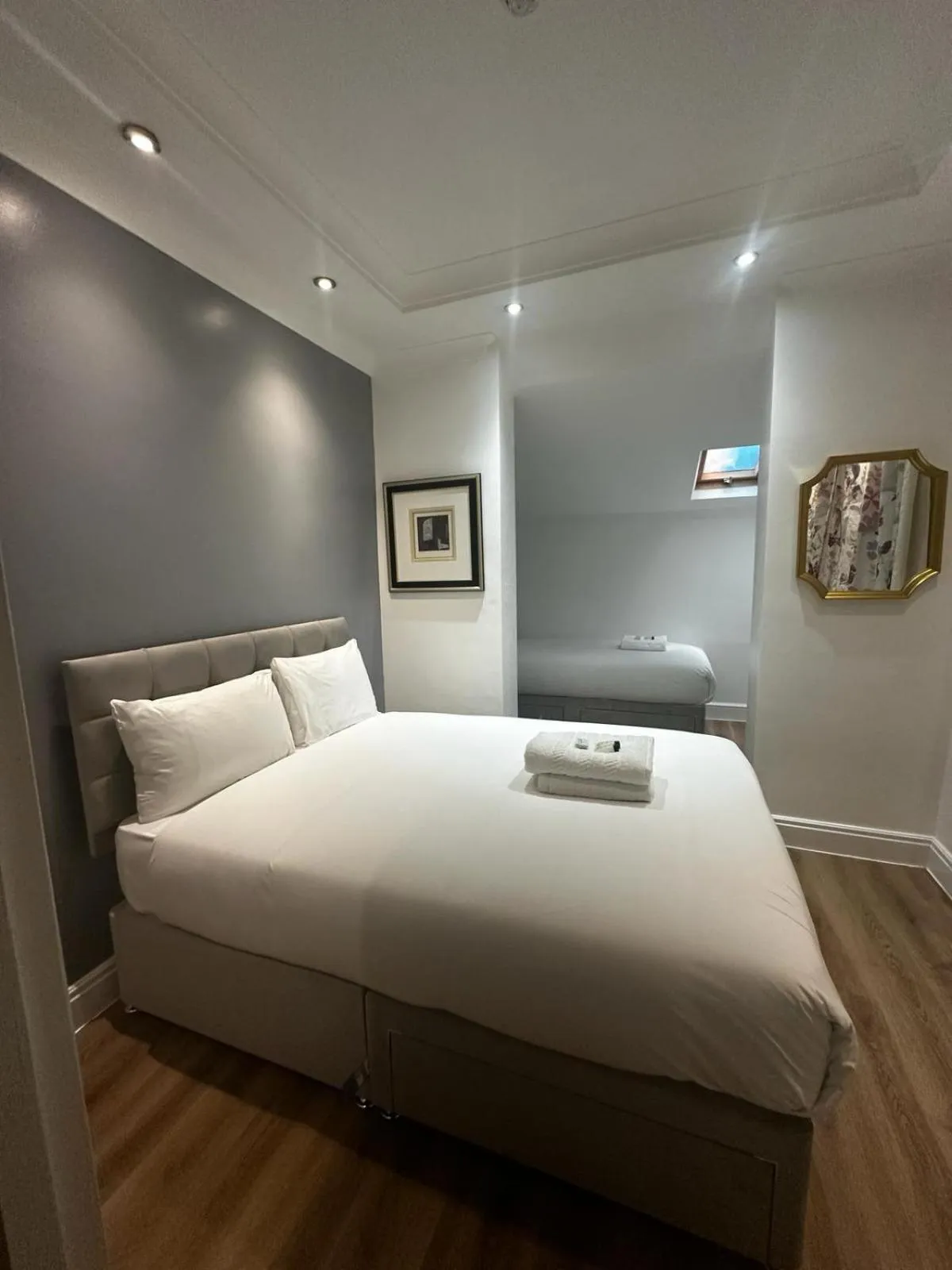 Bedroom, Bed in The Park Hotel