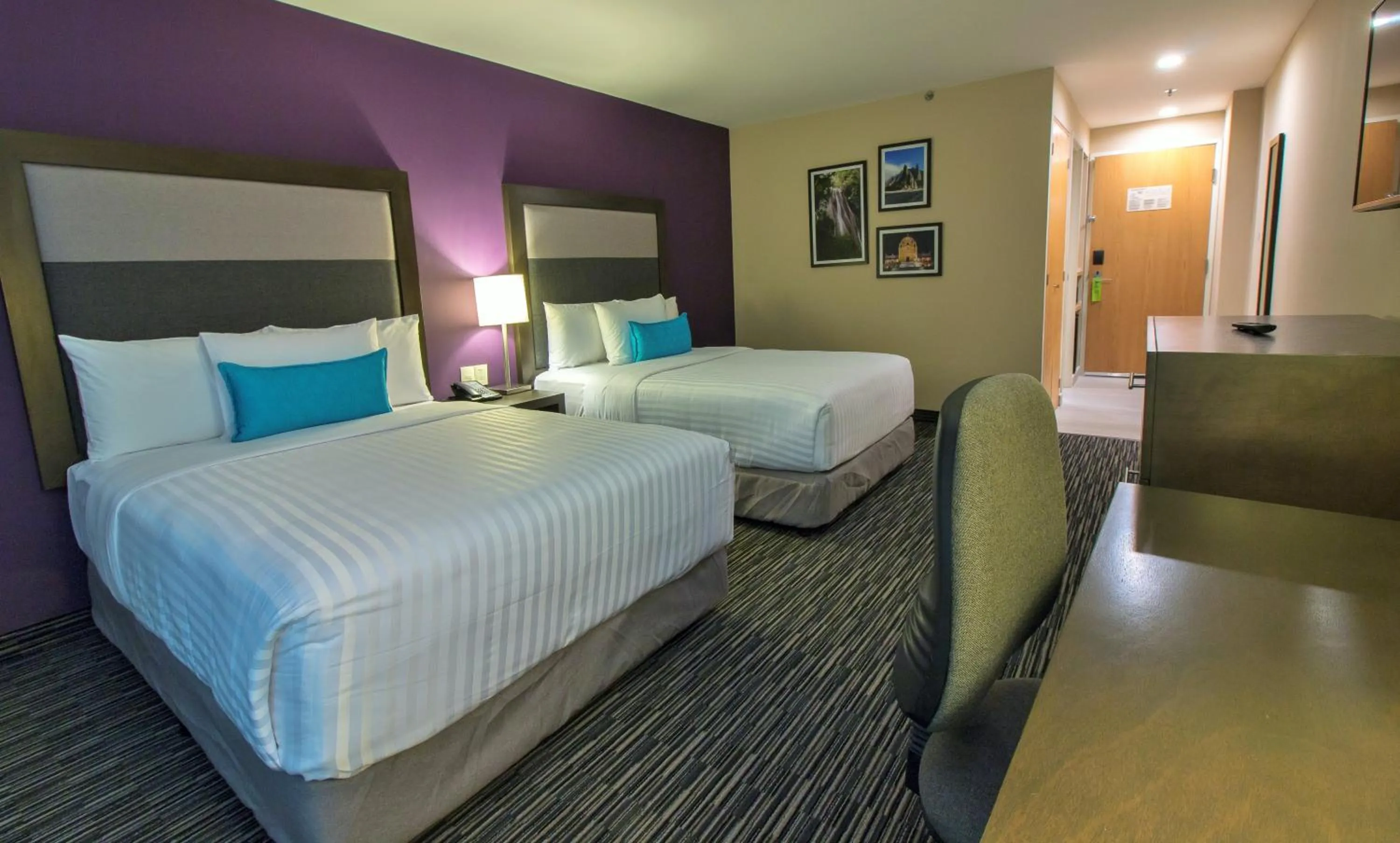 Photo of the whole room, Bed in CHN Hotel Monterrey Aeropuerto, Trademark by Wyndham