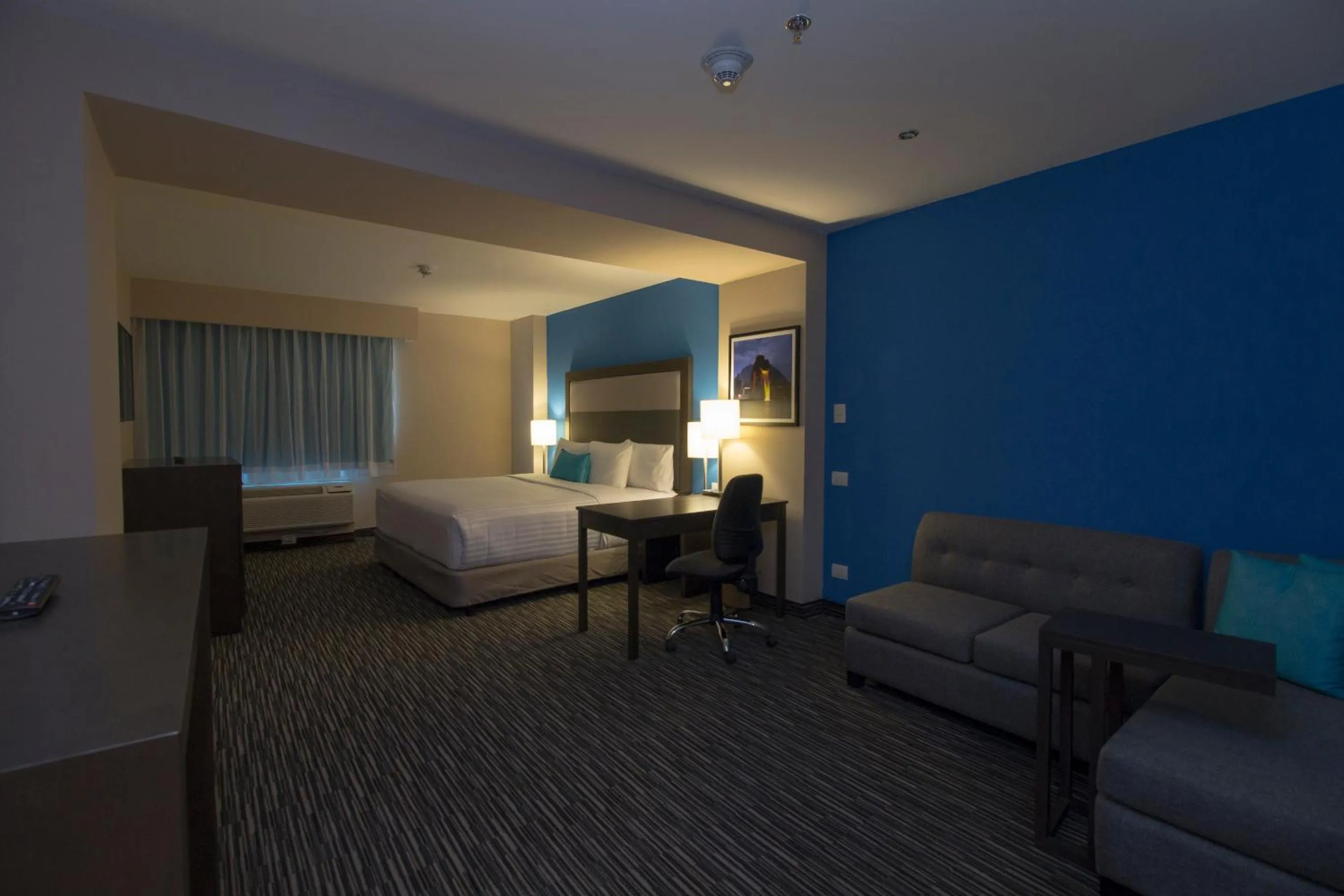 Seating area, Bed in CHN Hotel Monterrey Aeropuerto, Trademark by Wyndham