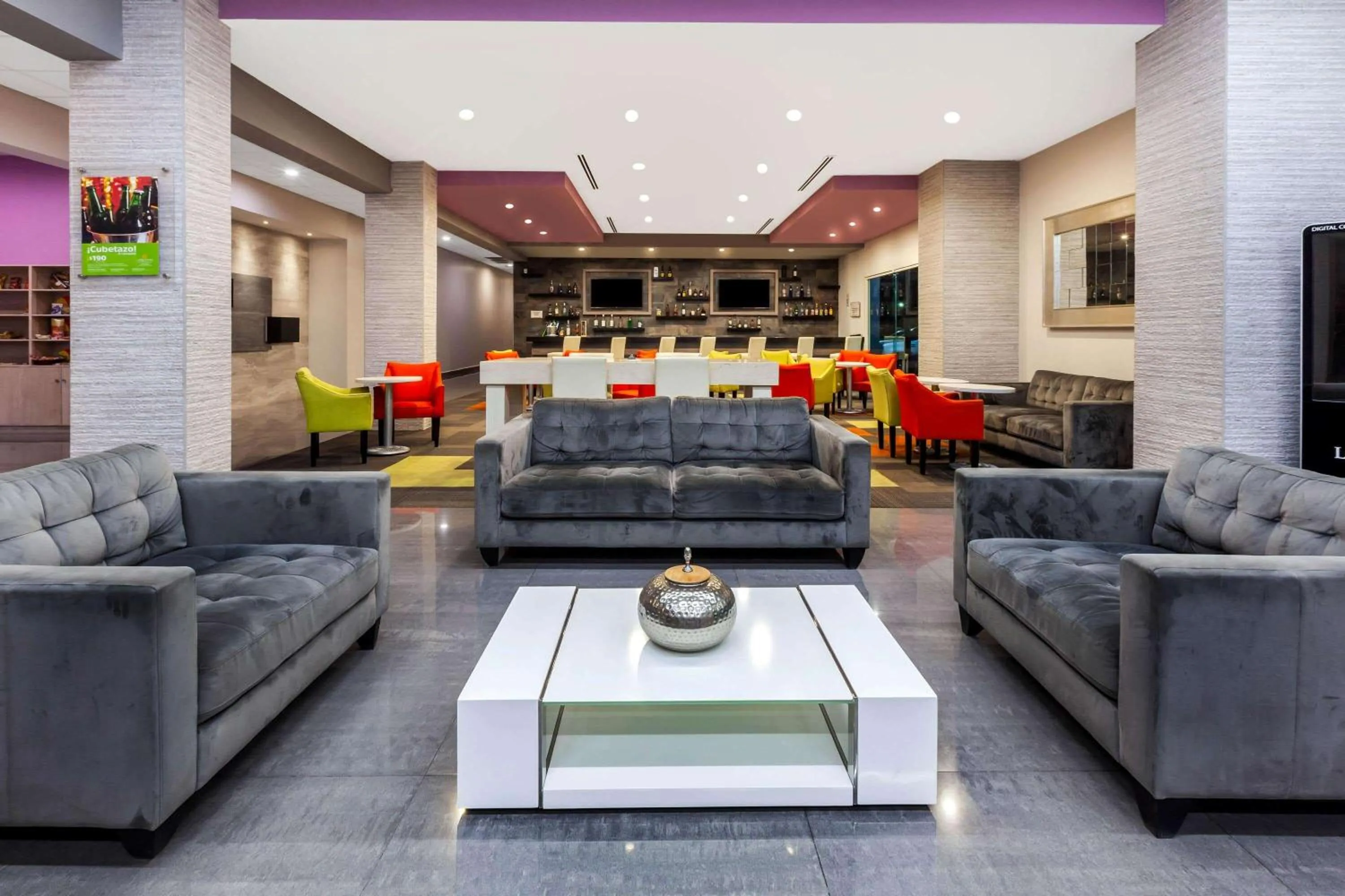 Lobby or reception in CHN Hotel Monterrey Aeropuerto, Trademark by Wyndham