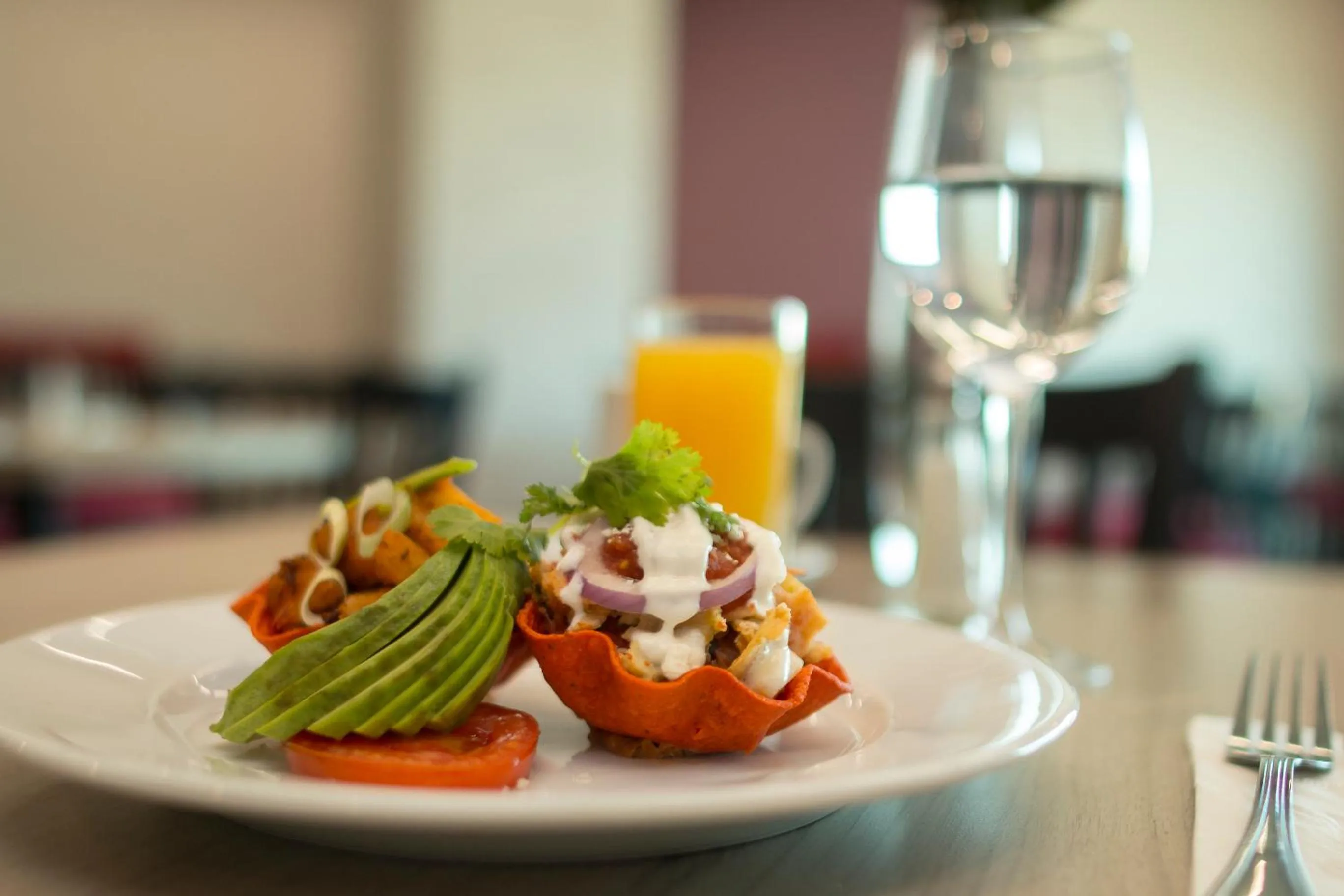 Meals in CHN Hotel Monterrey Aeropuerto, Trademark by Wyndham